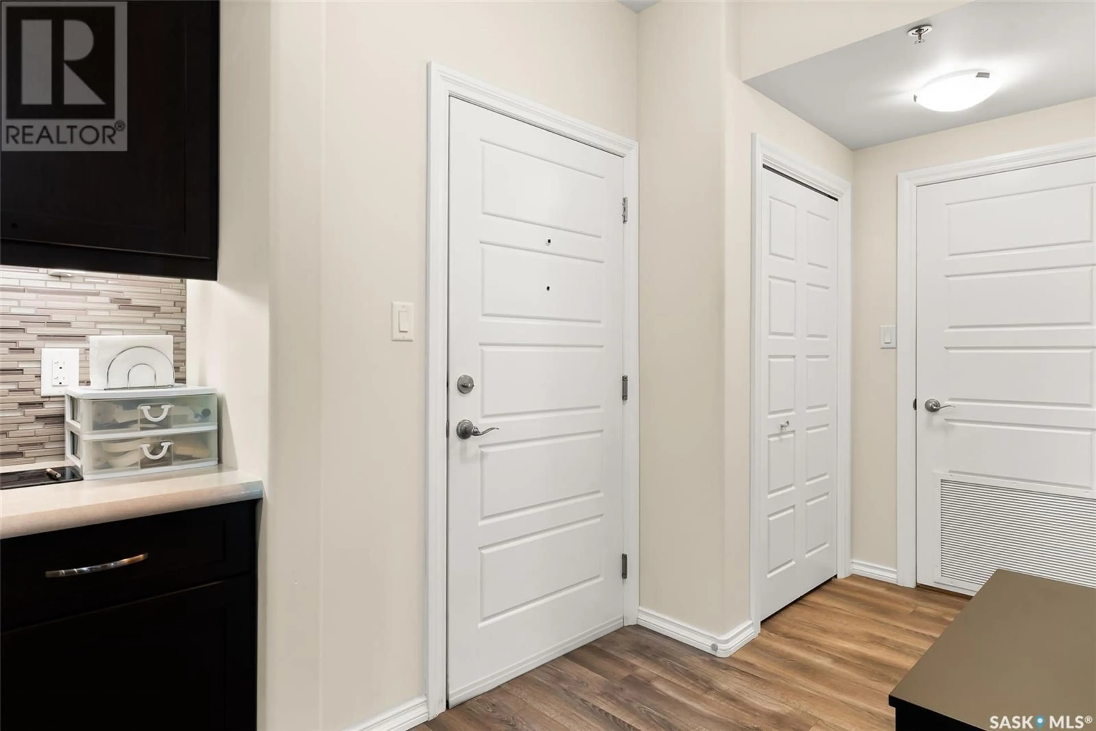 Indoor entryway for 211 - 4501 CHILD AVENUE, Regina Saskatchewan S4X0L7