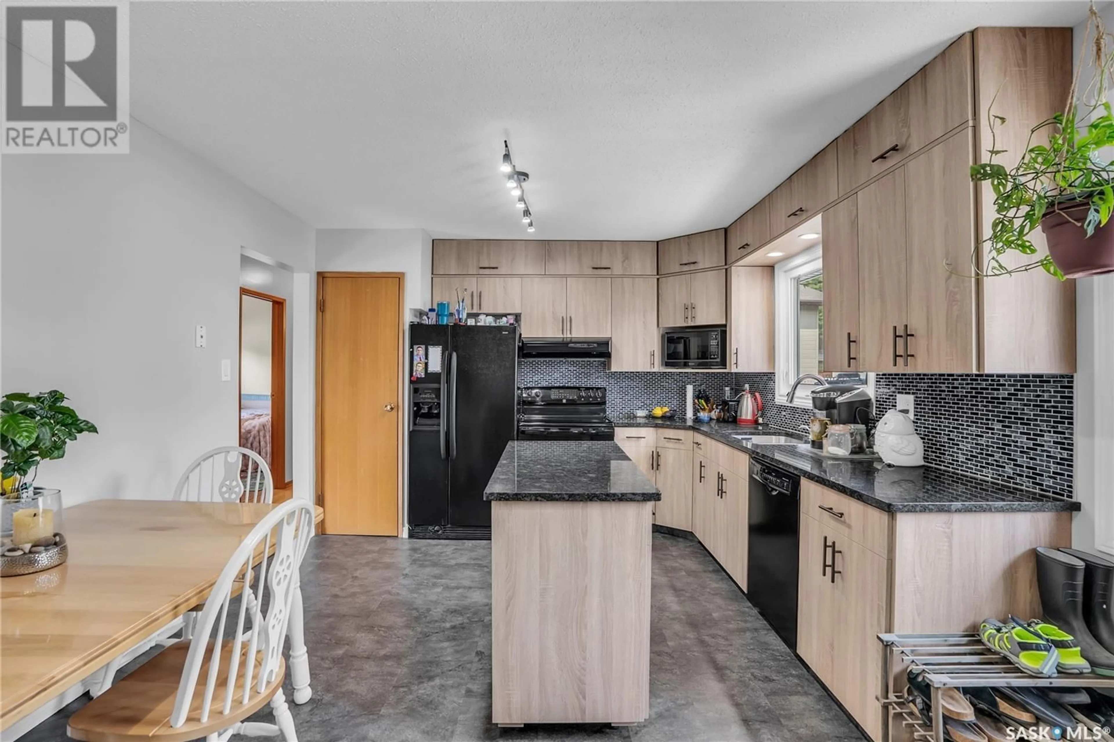 Open concept kitchen, unknown for 51 JORDAN PLACE, Saskatoon Saskatchewan S7L4J2