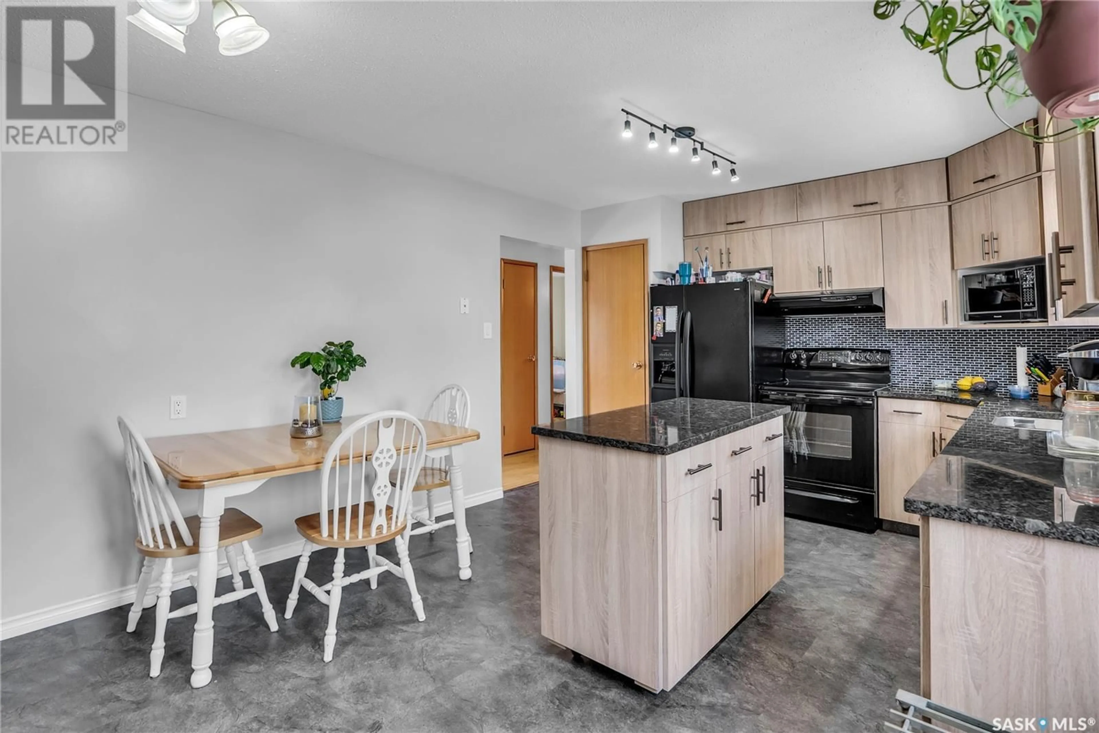 Open concept kitchen, unknown for 51 JORDAN PLACE, Saskatoon Saskatchewan S7L4J2