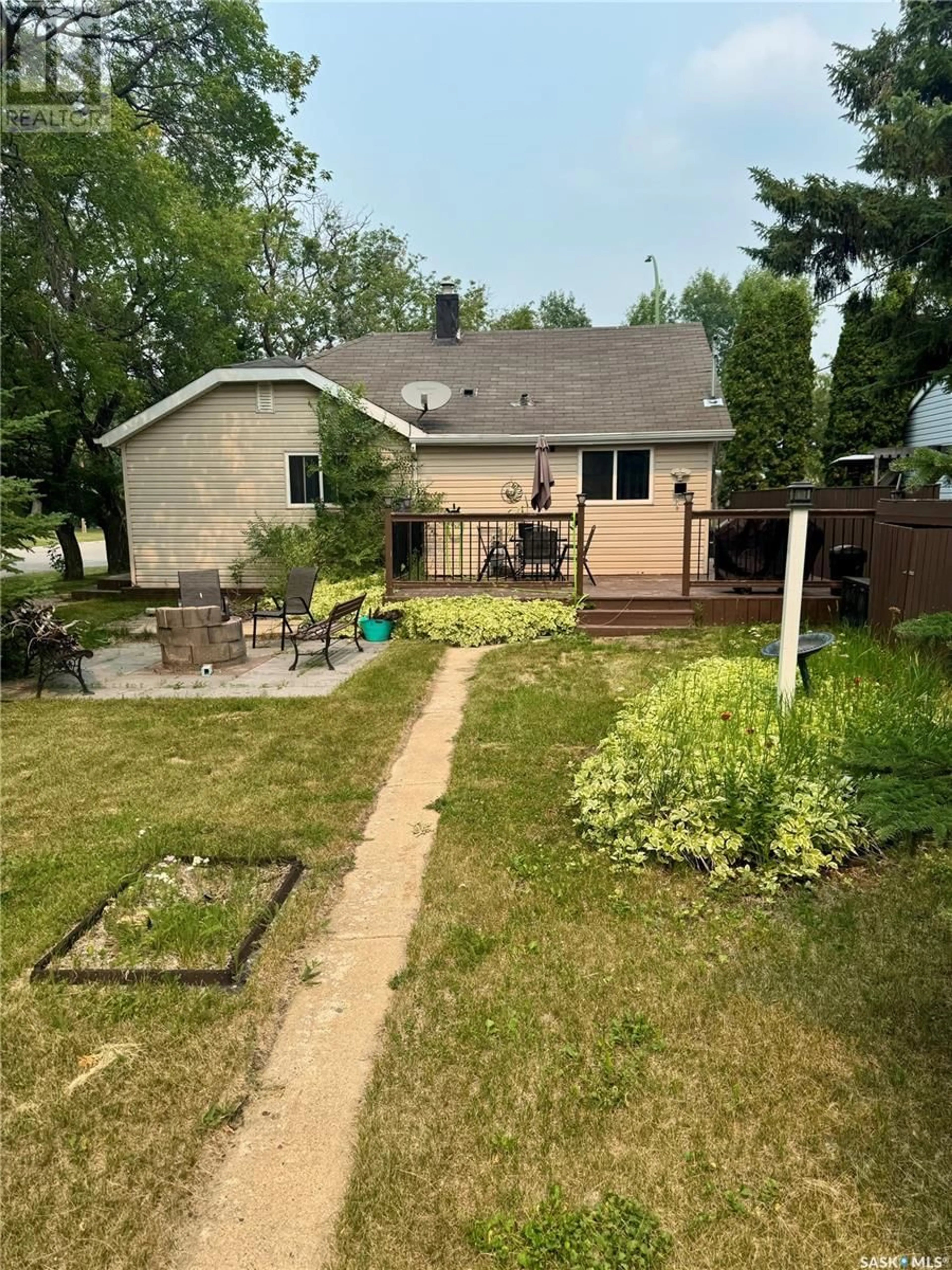 A pic from outside/outdoor area/front of a property/back of a property/a pic from drone, street for 1101 2ND STREET, Prince Albert Saskatchewan S6V0G9