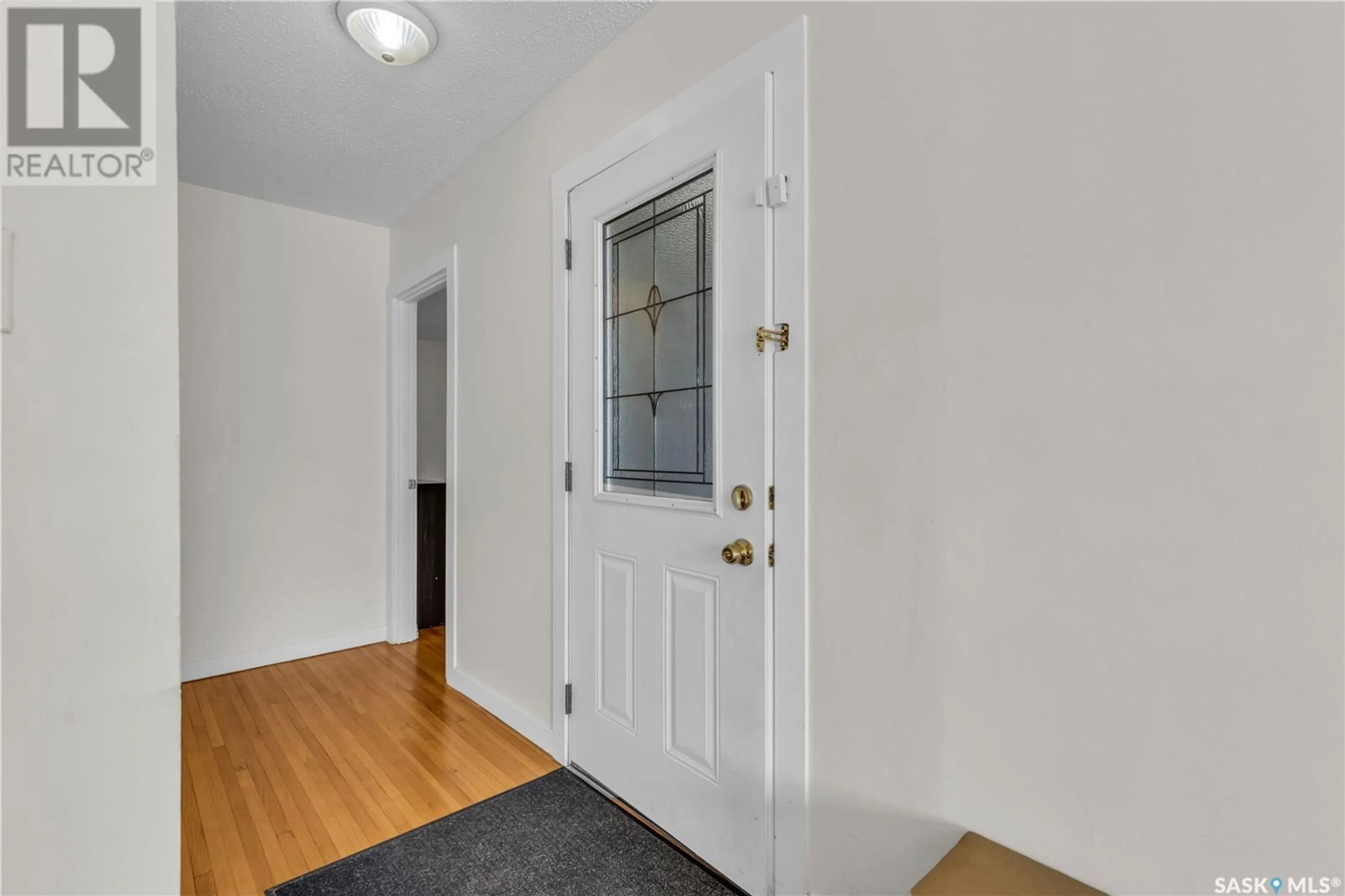 Indoor entryway for 1308 PRESTON AVENUE, Saskatoon Saskatchewan S7H2V4