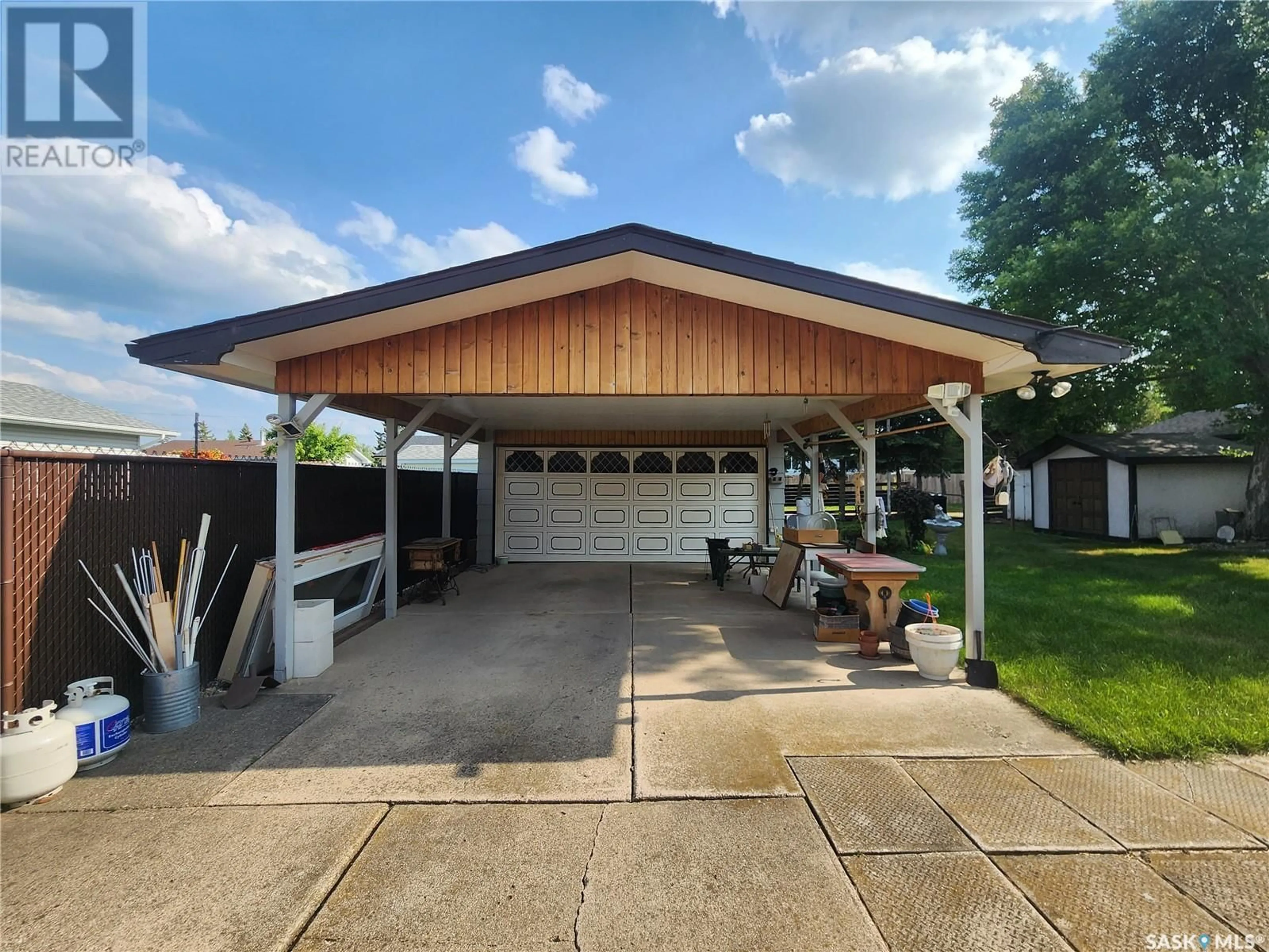 Indoor garage for 32 JUBILEE CRESCENT, Melville Saskatchewan S0A2P0