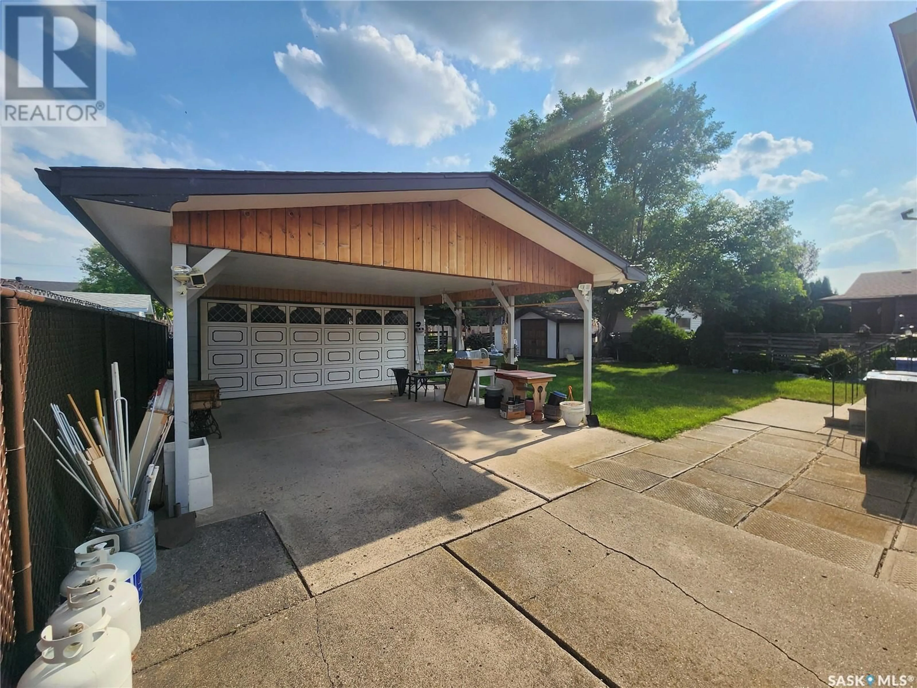 Indoor garage for 32 JUBILEE CRESCENT, Melville Saskatchewan S0A2P0