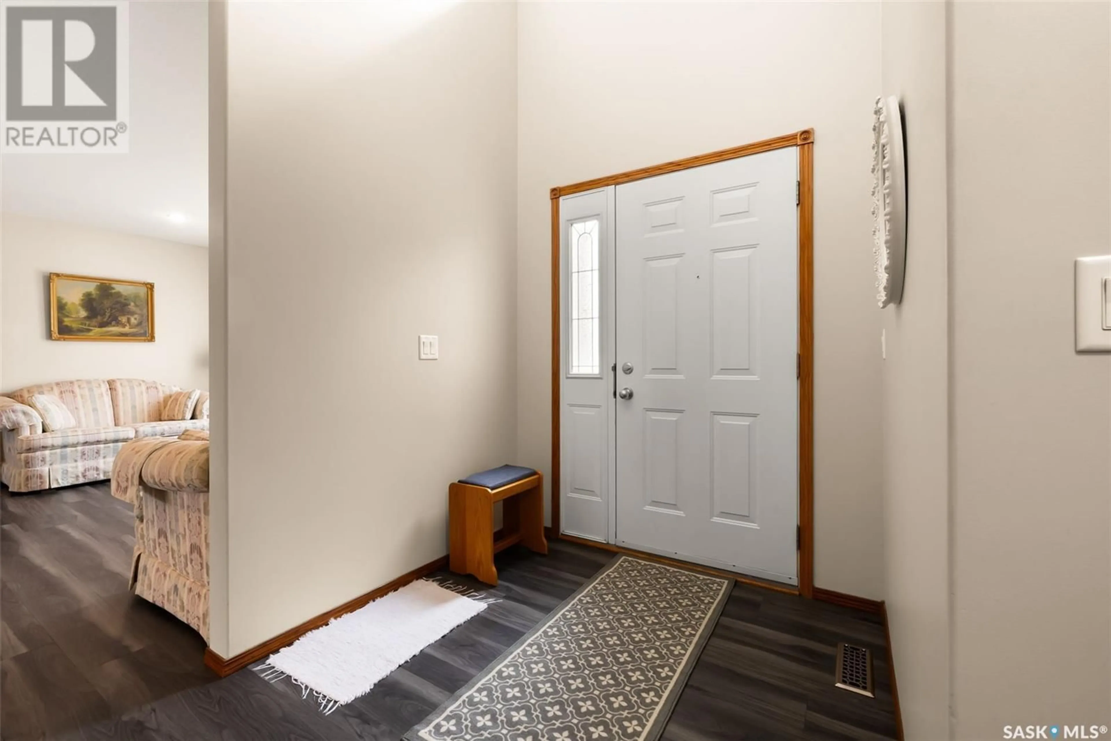 Indoor entryway for 1510 LAKERIDGE DRIVE, Regina Saskatchewan S4X4L5