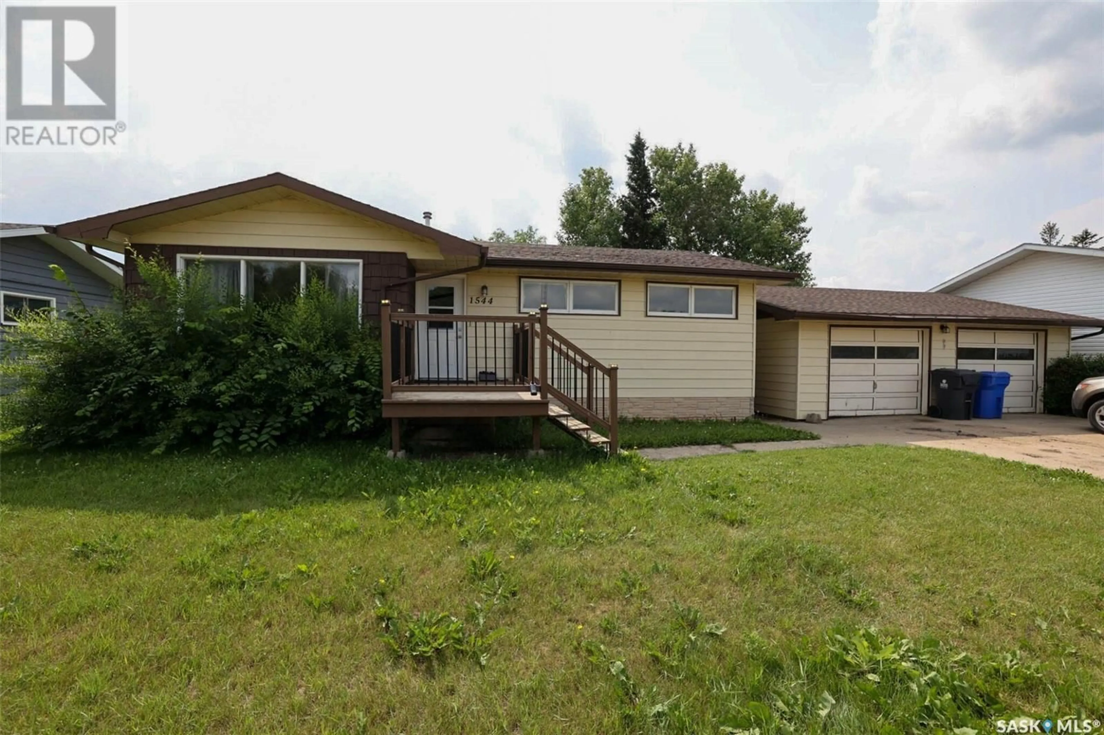 Home with vinyl exterior material, street for 1544 FROHLICK STREET, Holdfast Saskatchewan S0G2H0