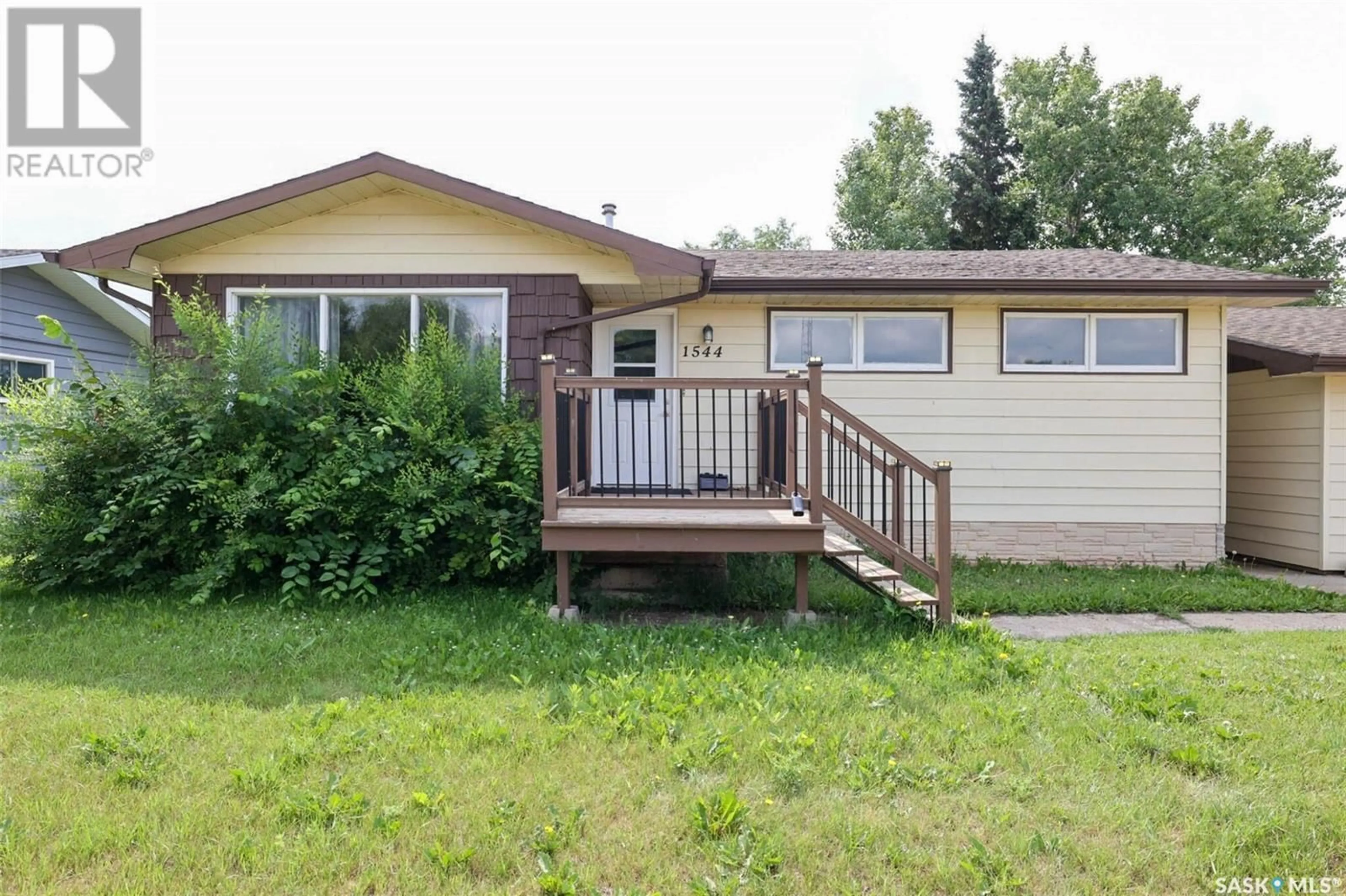 Home with vinyl exterior material, street for 1544 FROHLICK STREET, Holdfast Saskatchewan S0G2H0
