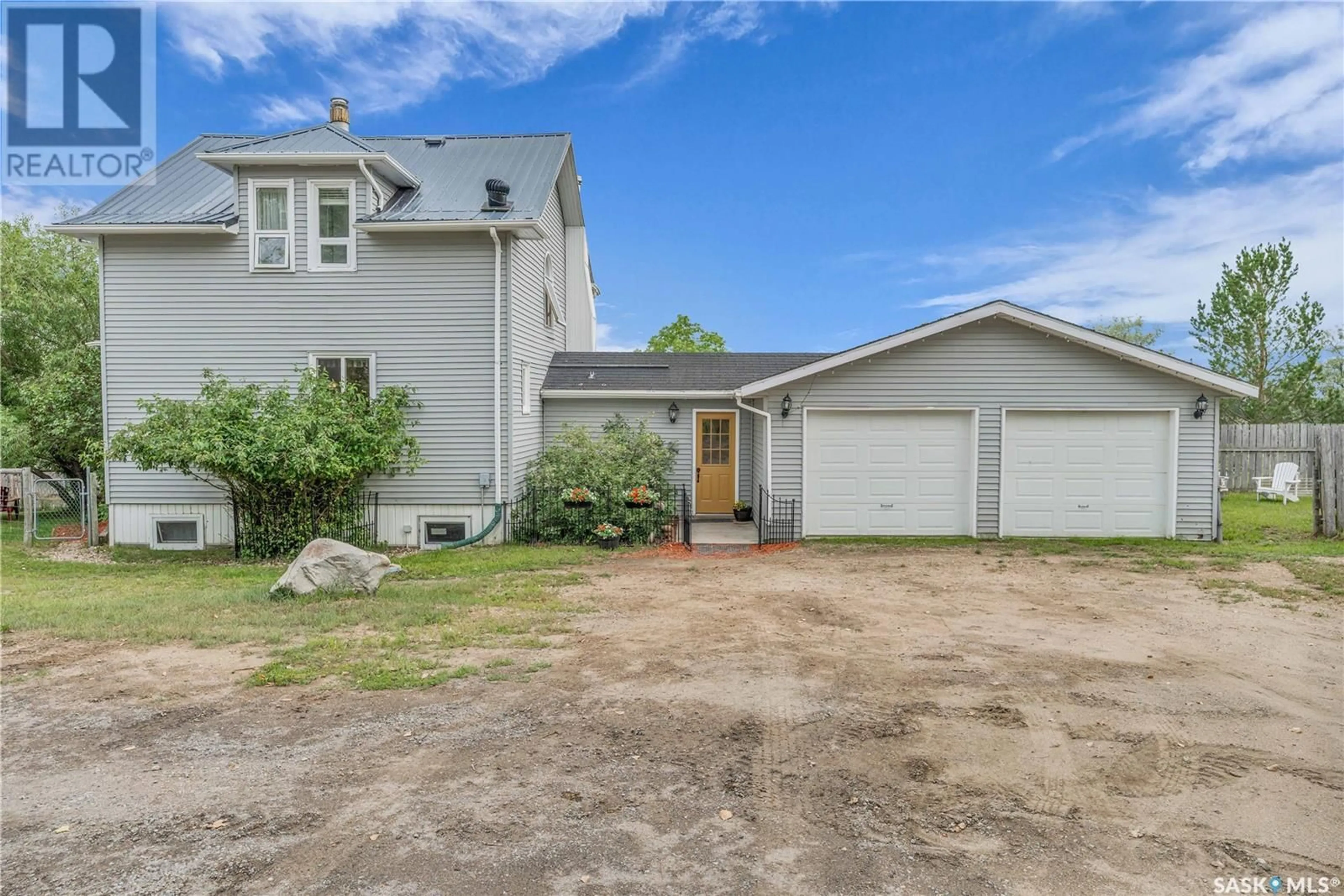 A pic from outside/outdoor area/front of a property/back of a property/a pic from drone, street for 212 TOWNSHIP ROAD, Lumsden Rm No. 189 Saskatchewan S0G3C0
