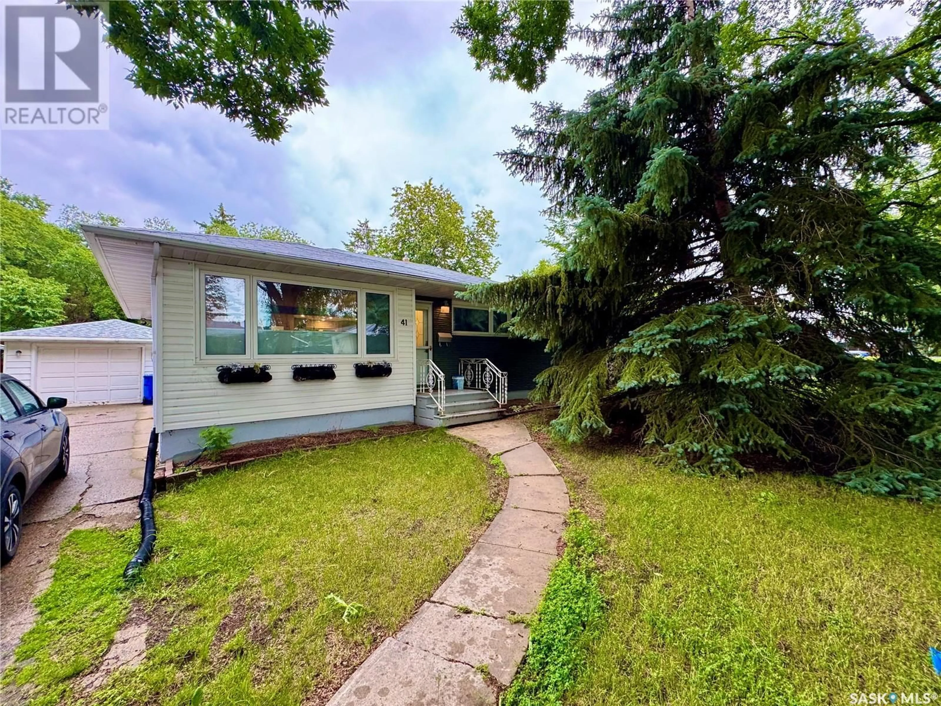 A pic from outside/outdoor area/front of a property/back of a property/a pic from drone, street for 41 MCNAB CRESCENT, Regina Saskatchewan A4S4A9
