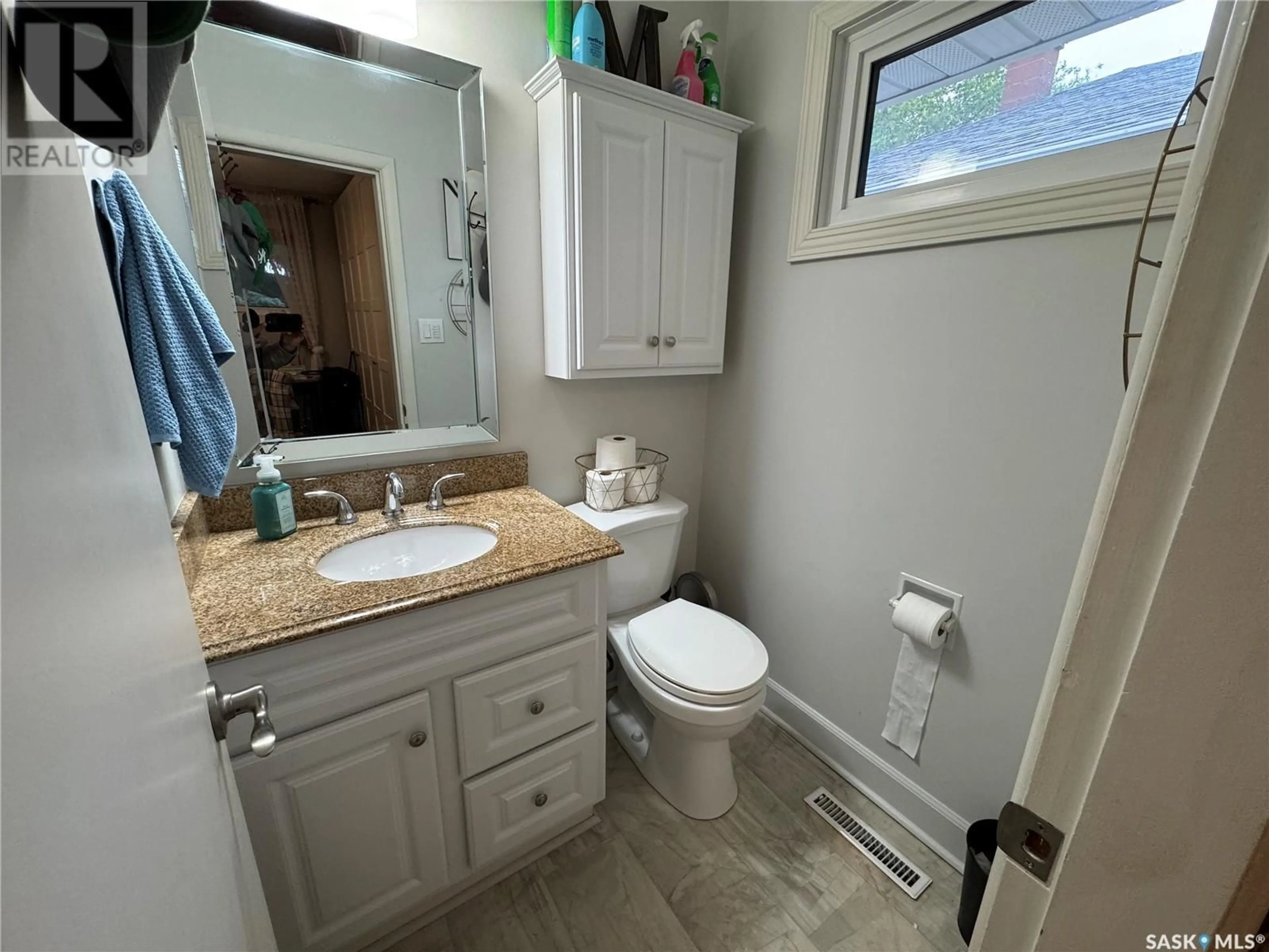 Standard bathroom, ceramic/tile floor for 41 MCNAB CRESCENT, Regina Saskatchewan A4S4A9