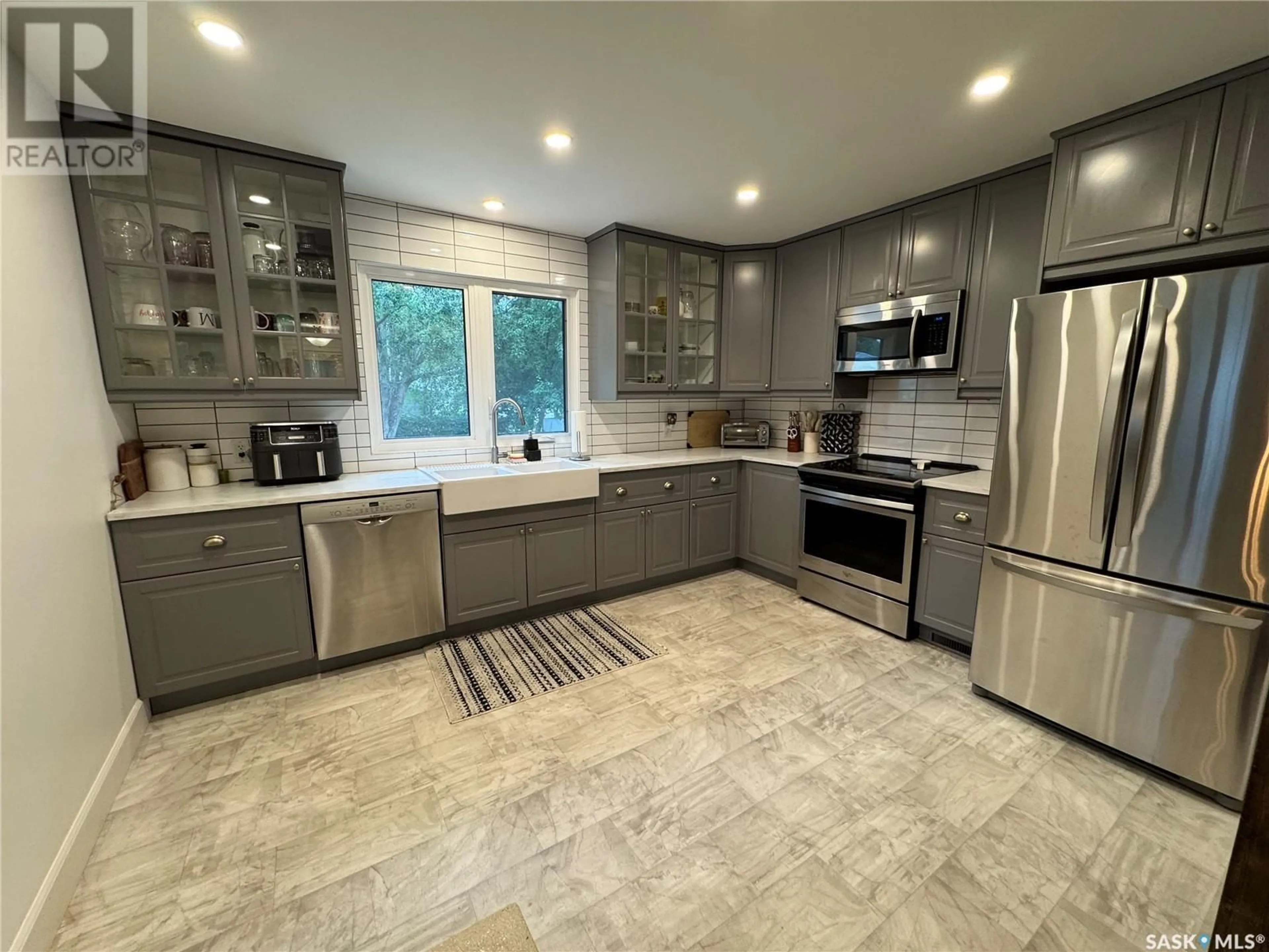 Open concept kitchen, ceramic/tile floor for 41 MCNAB CRESCENT, Regina Saskatchewan A4S4A9