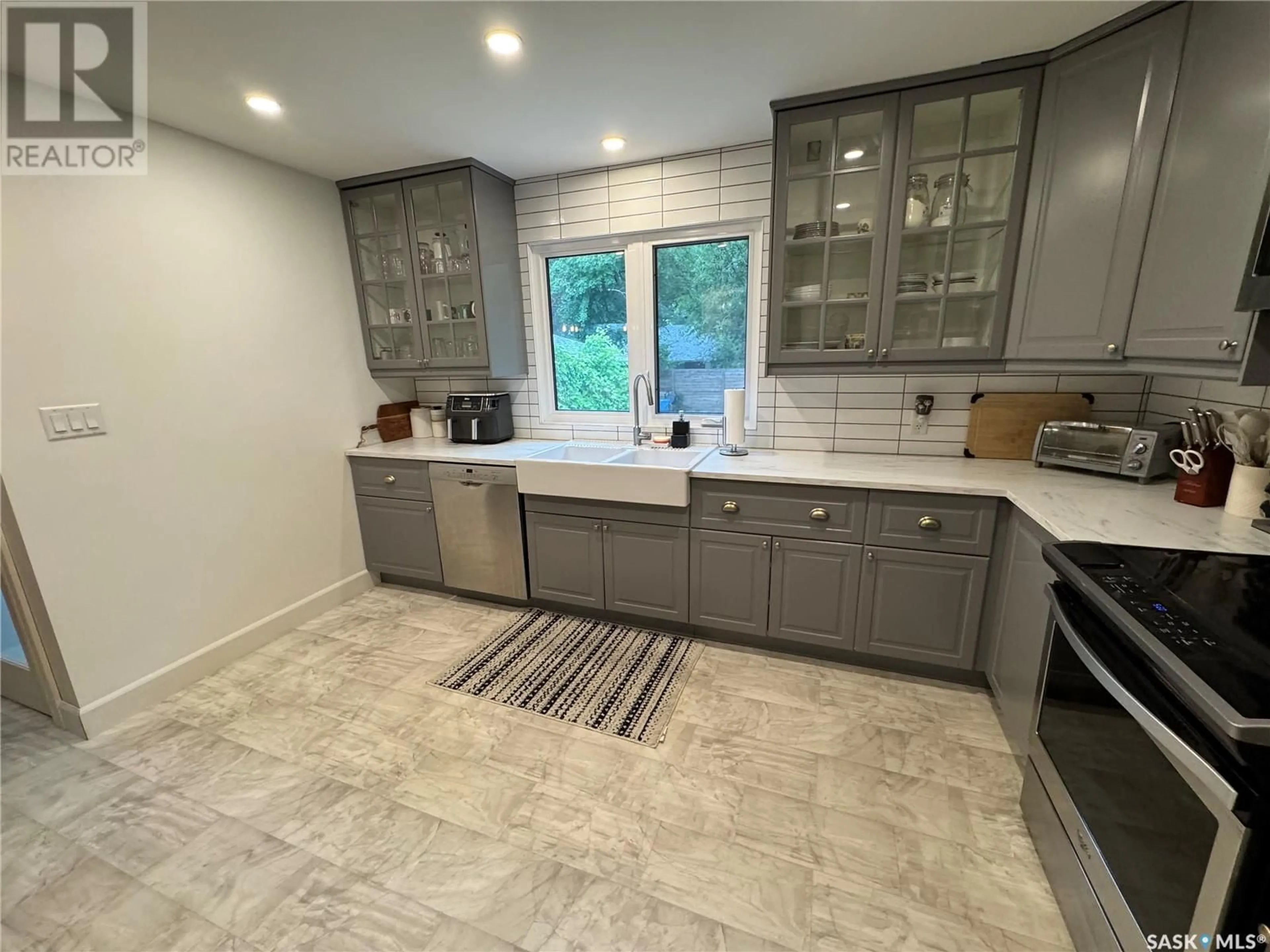 Open concept kitchen, ceramic/tile floor for 41 MCNAB CRESCENT, Regina Saskatchewan A4S4A9