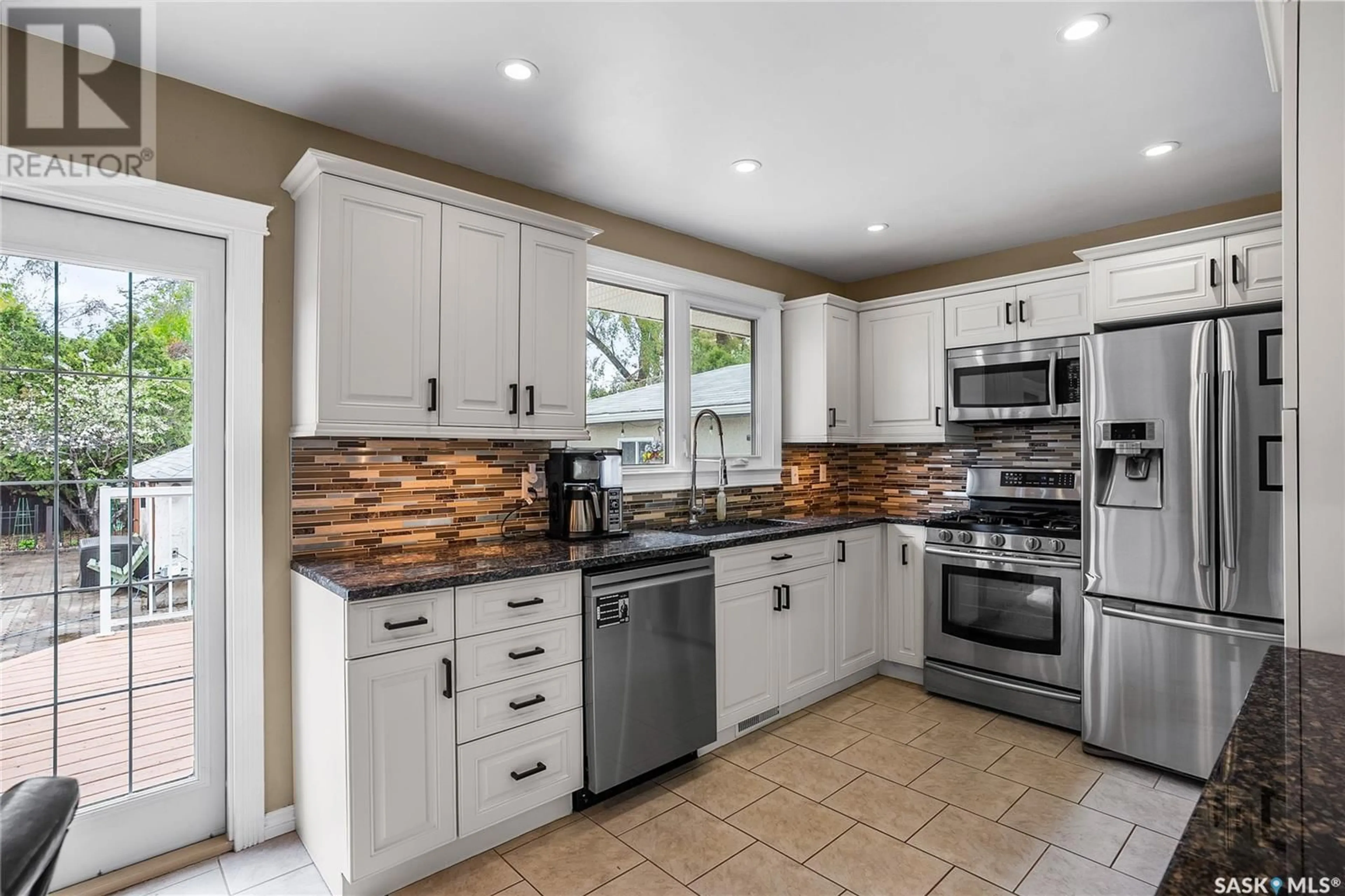 Open concept kitchen, ceramic/tile floor for 9 BOW COURT, Saskatoon Saskatchewan S7K1H9