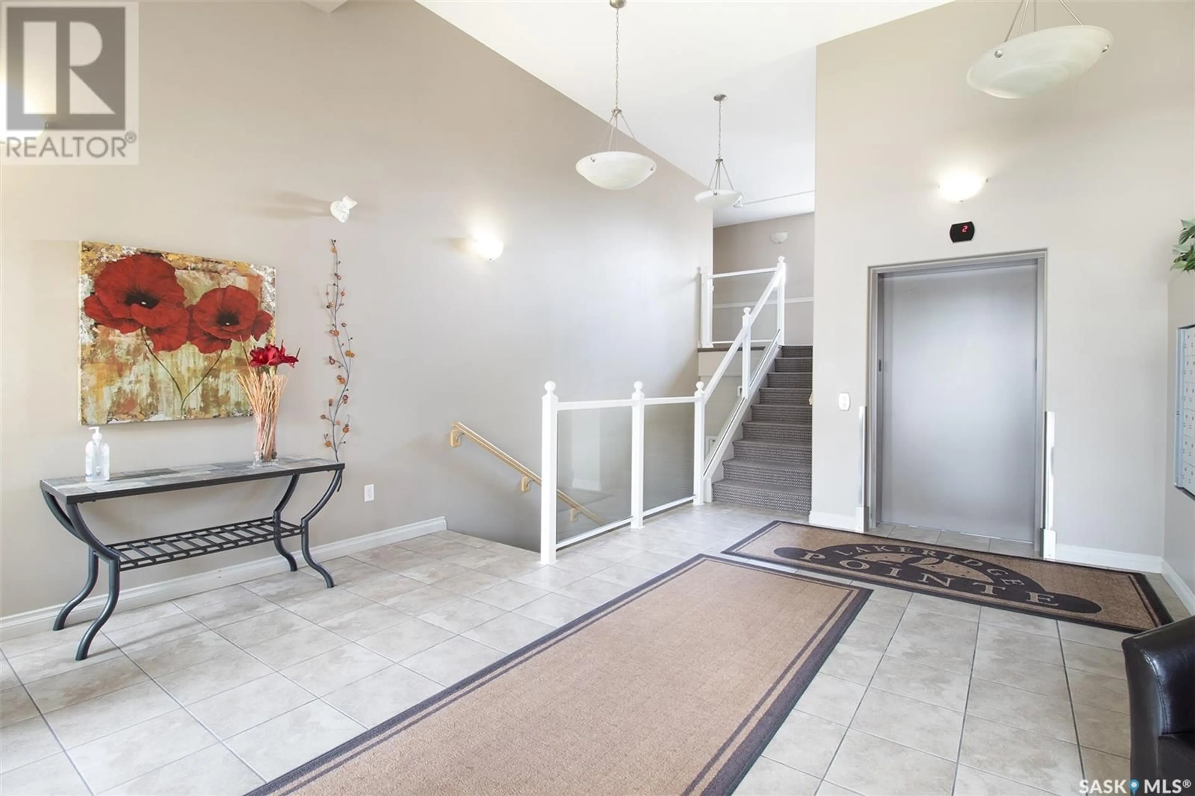 Indoor foyer for 101 - 4451 NICURITY DRIVE, Regina Saskatchewan S4X0E4