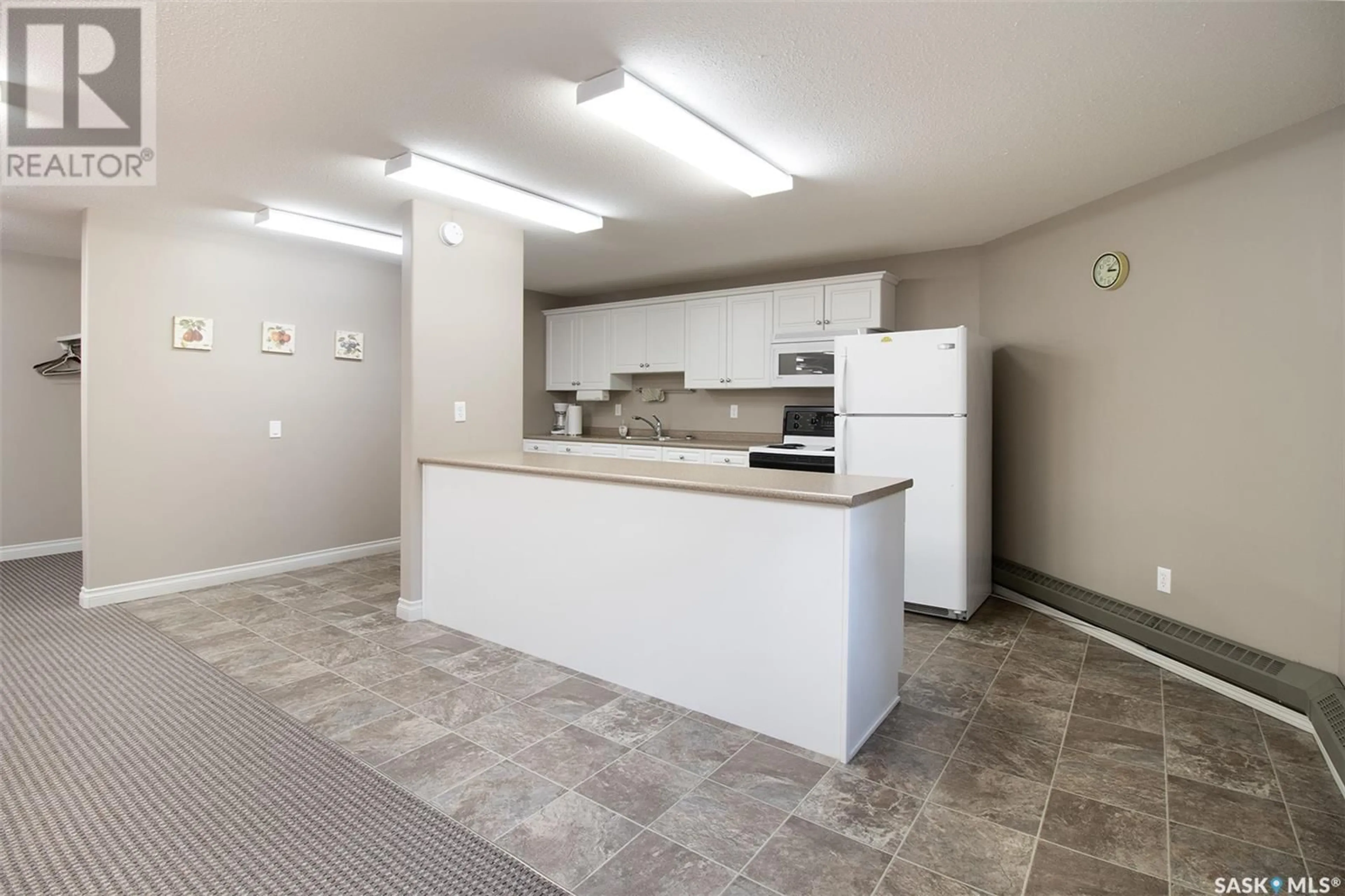 Standard kitchen, unknown for 101 - 4451 NICURITY DRIVE, Regina Saskatchewan S4X0E4