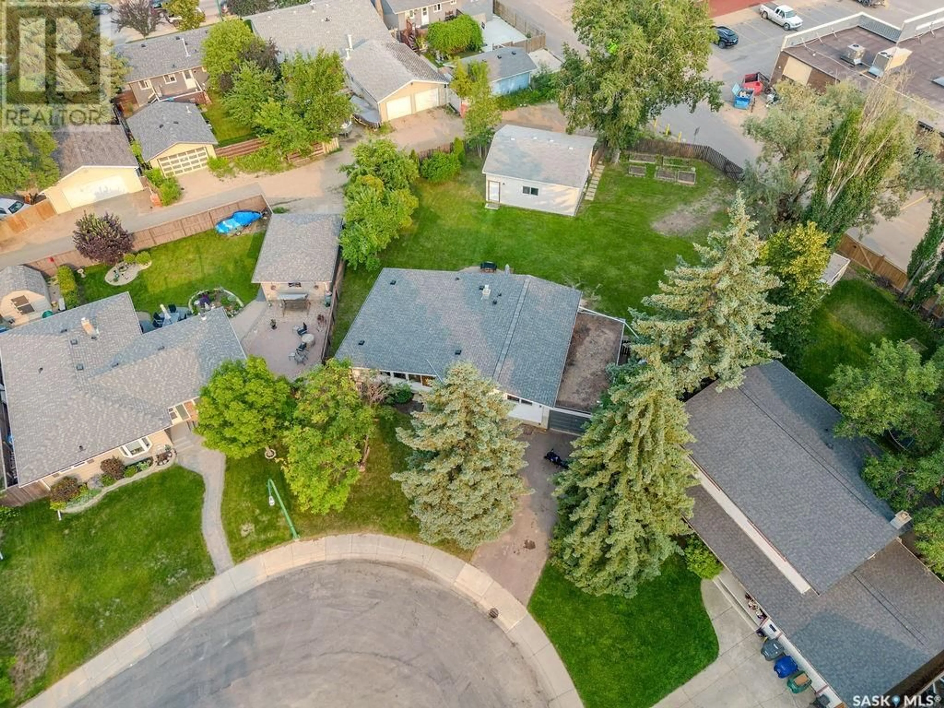 A pic from outside/outdoor area/front of a property/back of a property/a pic from drone, street for 246 ANDERSON CRESCENT, Saskatoon Saskatchewan S7H4C2