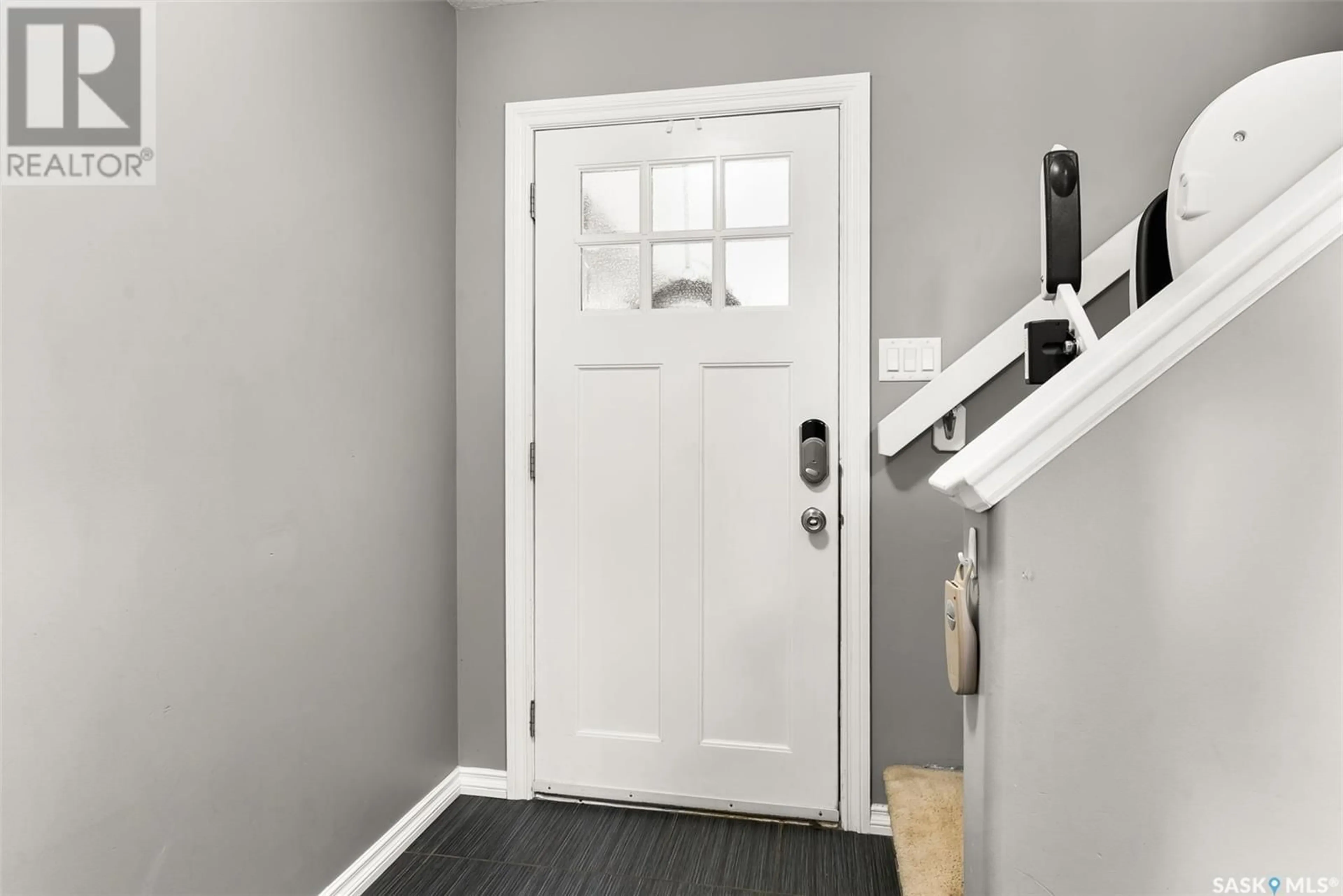 Indoor entryway for 5416 AERIAL CRESCENT, Regina Saskatchewan S4W0C9