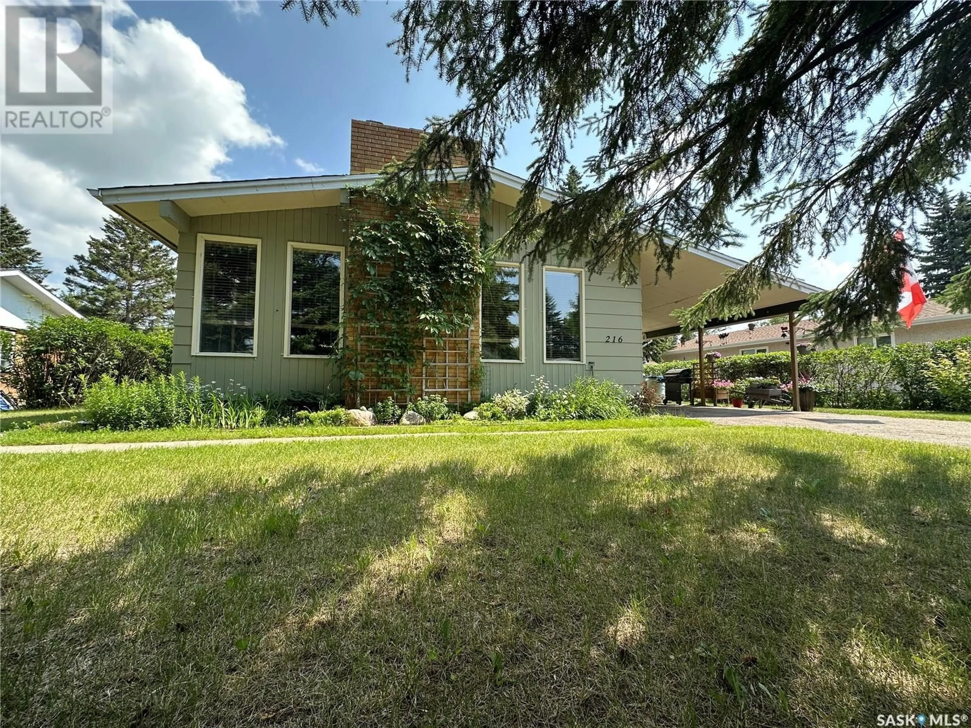 A pic from outside/outdoor area/front of a property/back of a property/a pic from drone, unknown for 216 5TH STREET, Ituna Saskatchewan S0A1N0