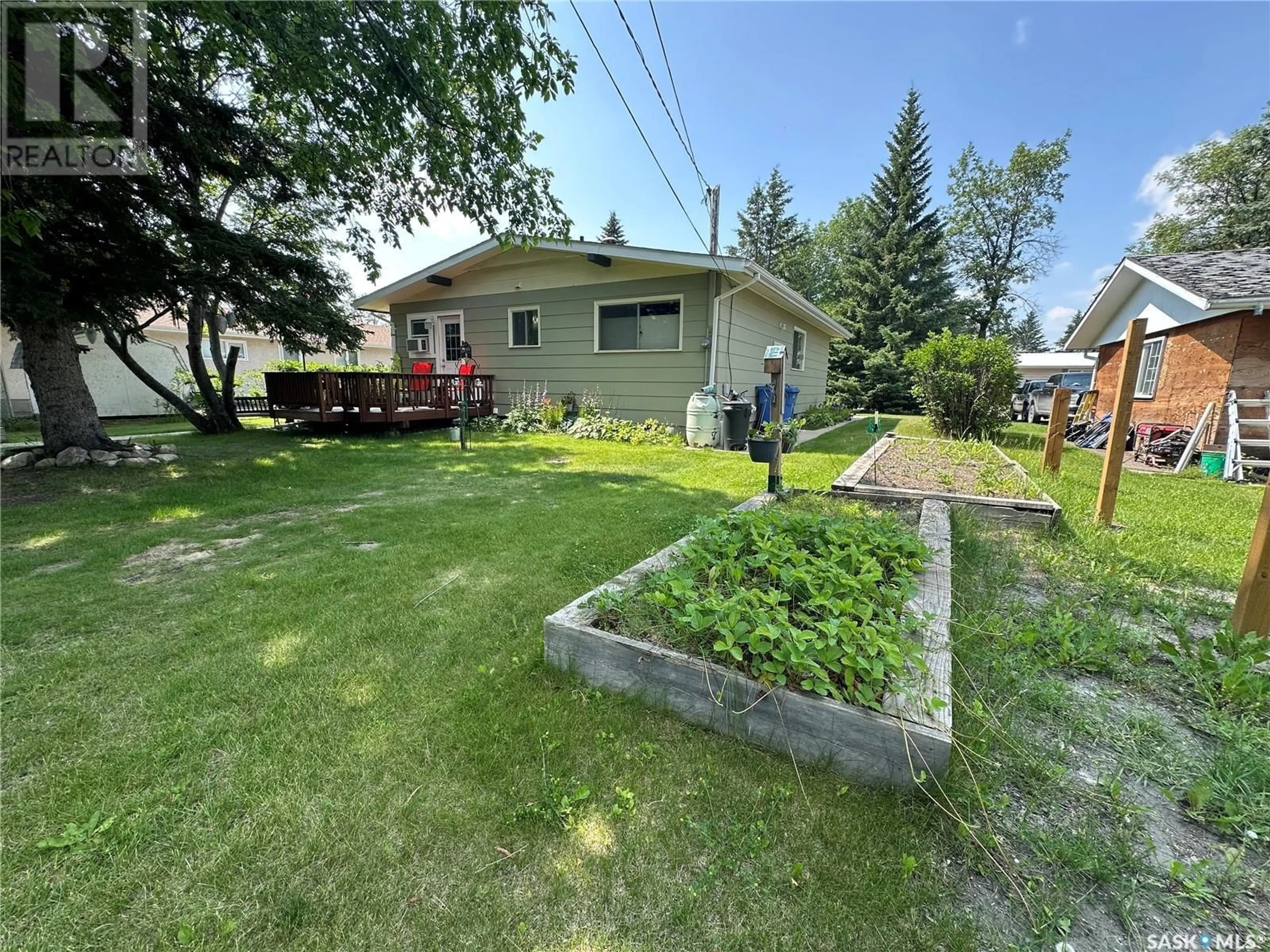 A pic from outside/outdoor area/front of a property/back of a property/a pic from drone, street for 216 5TH STREET, Ituna Saskatchewan S0A1N0
