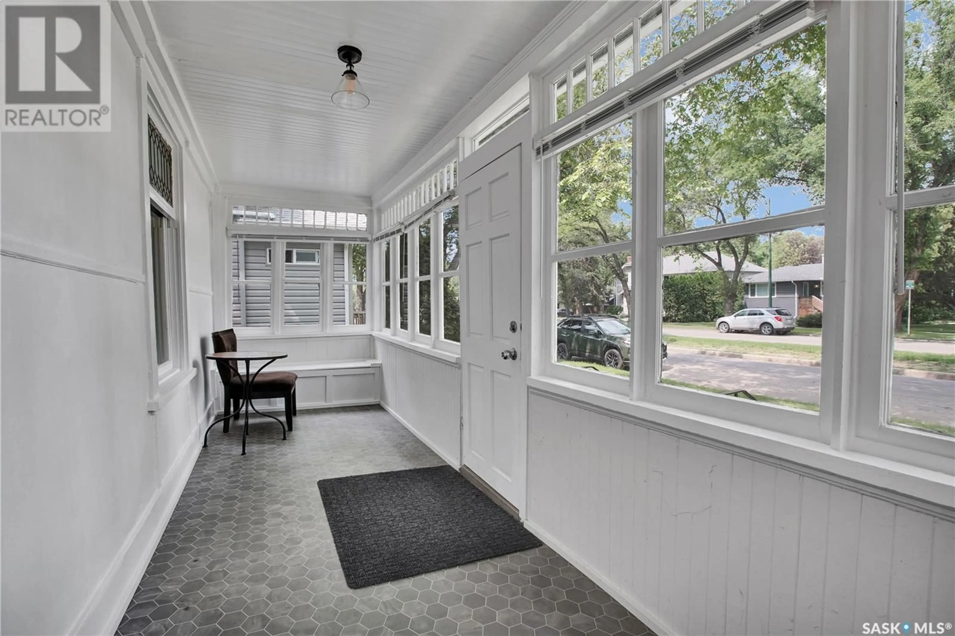 Indoor entryway for 609 29TH STREET, Saskatoon Saskatchewan S7L0M7