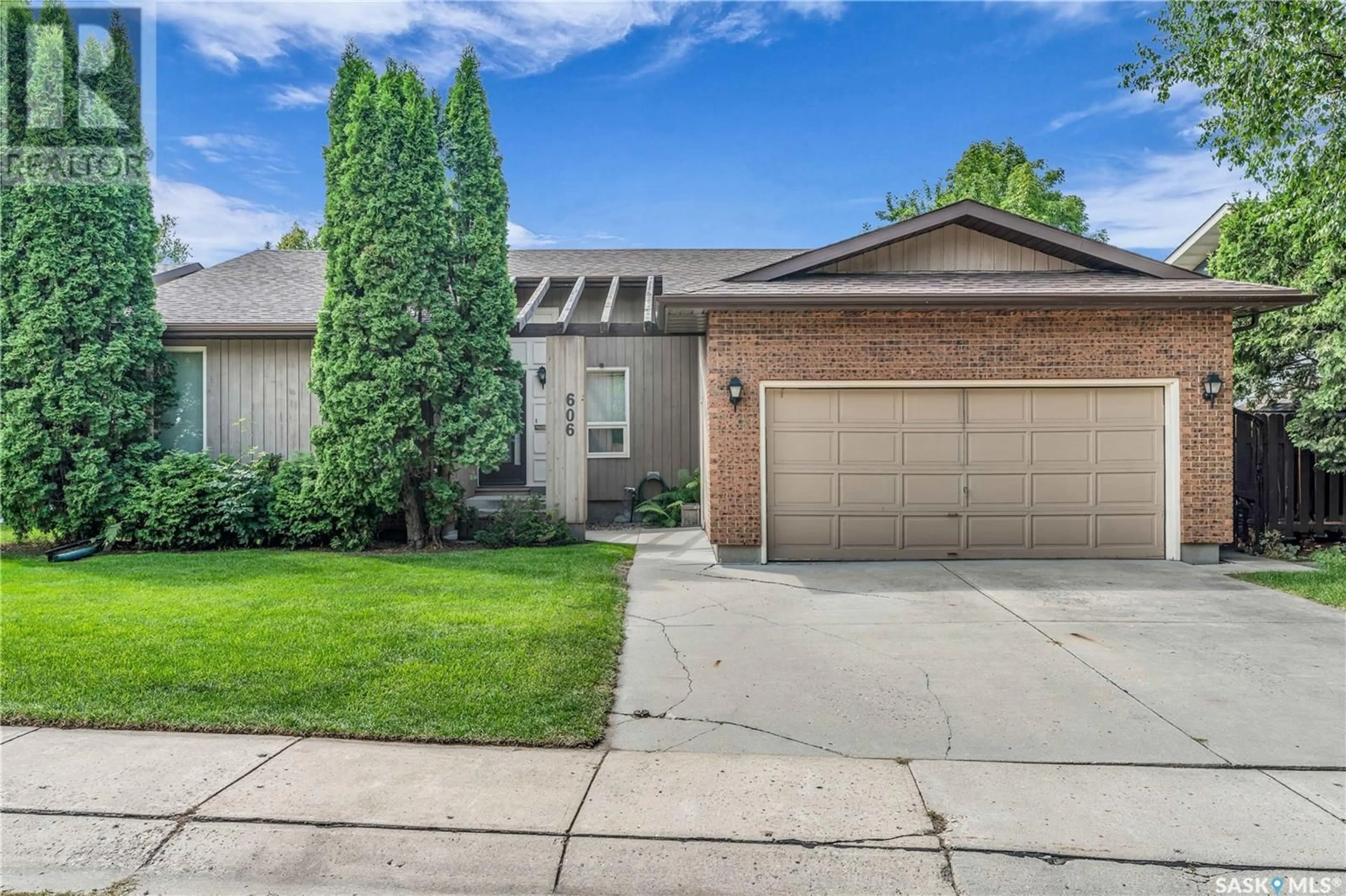 Home with vinyl exterior material, street for 606 WHITEWOOD WAY, Saskatoon Saskatchewan S7J4L6