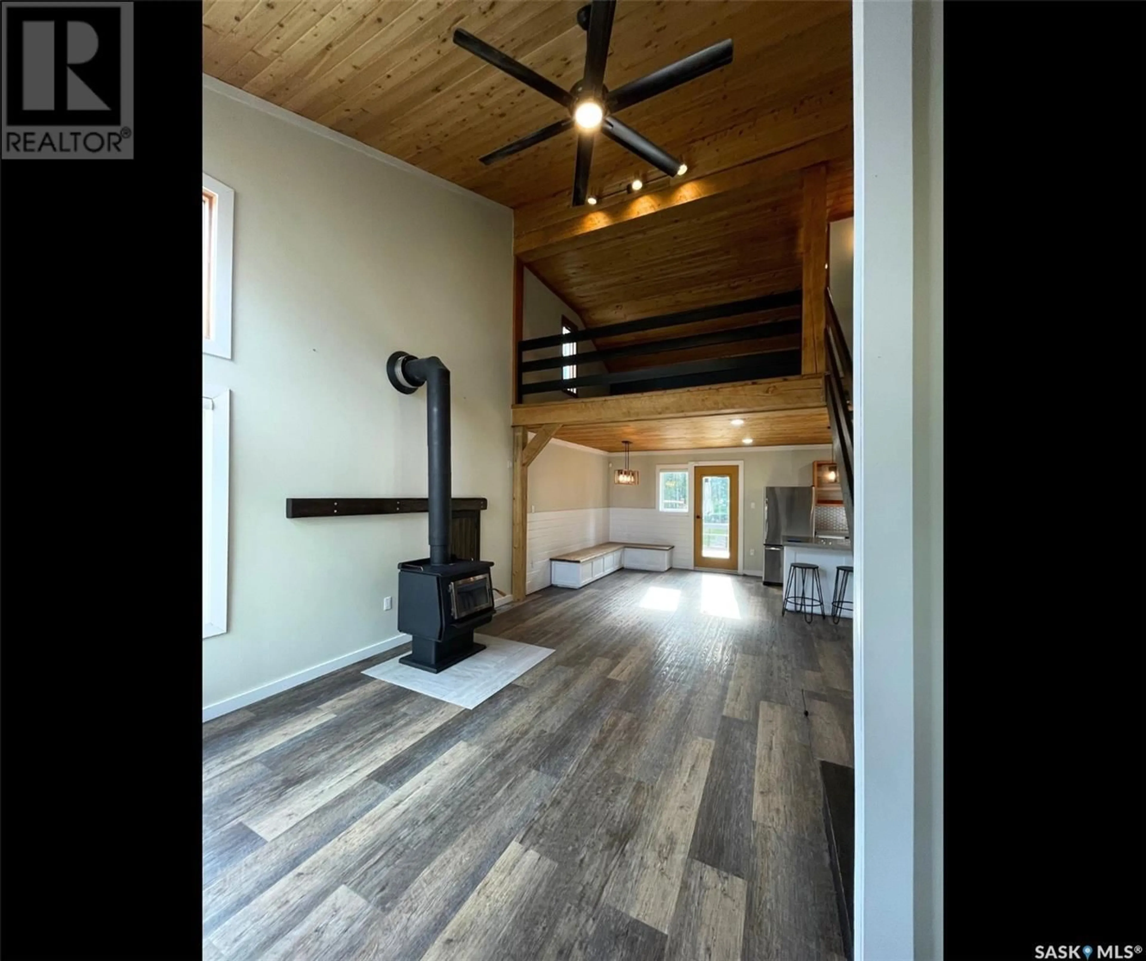 Indoor entryway for 247 DEHAVILLAND AVENUE, Air Ronge Saskatchewan S0J3G0