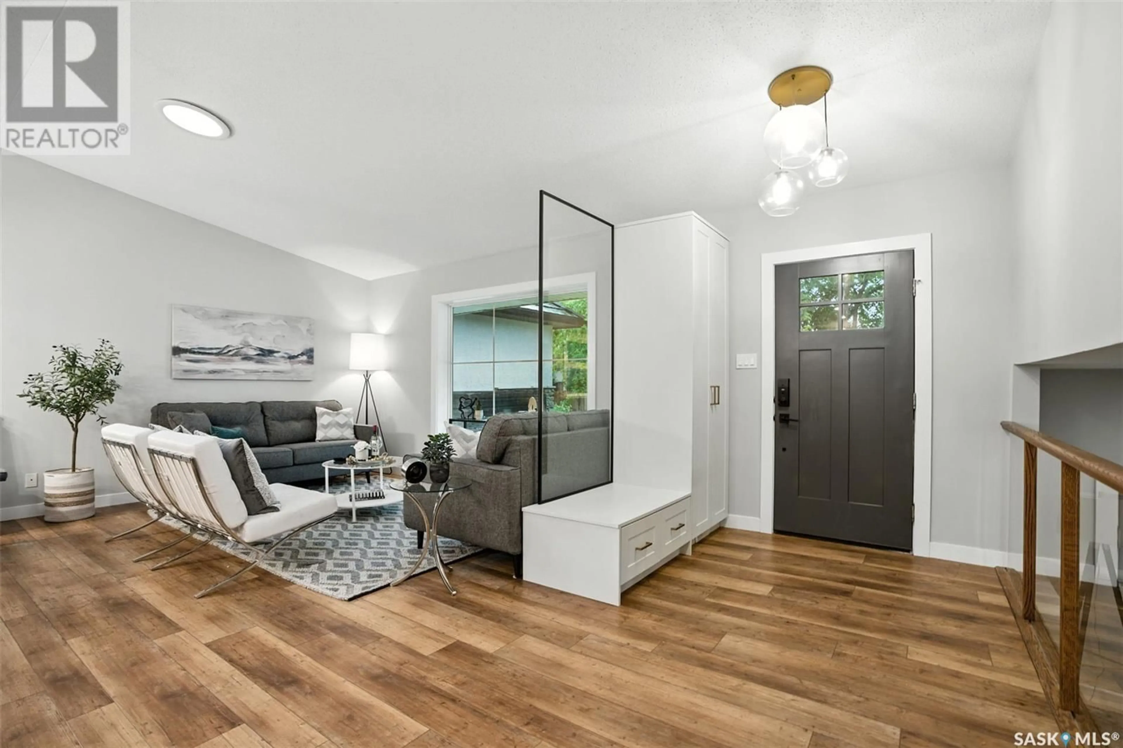 Indoor entryway for 1116 ELLIOTT STREET, Saskatoon Saskatchewan S7N0V3