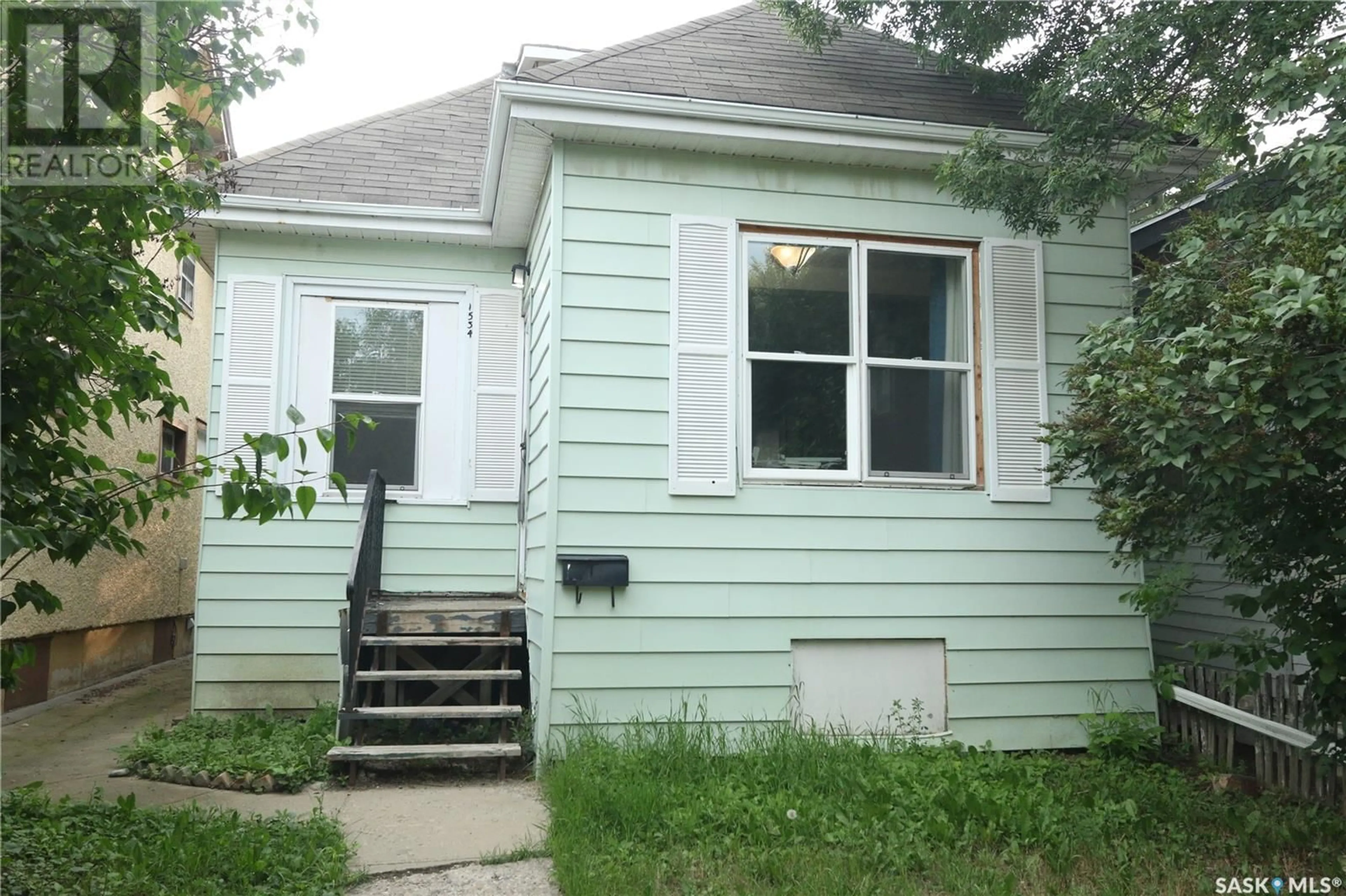 Home with vinyl exterior material, street for 1534 MONTAGUE STREET, Regina Saskatchewan S4T3J3