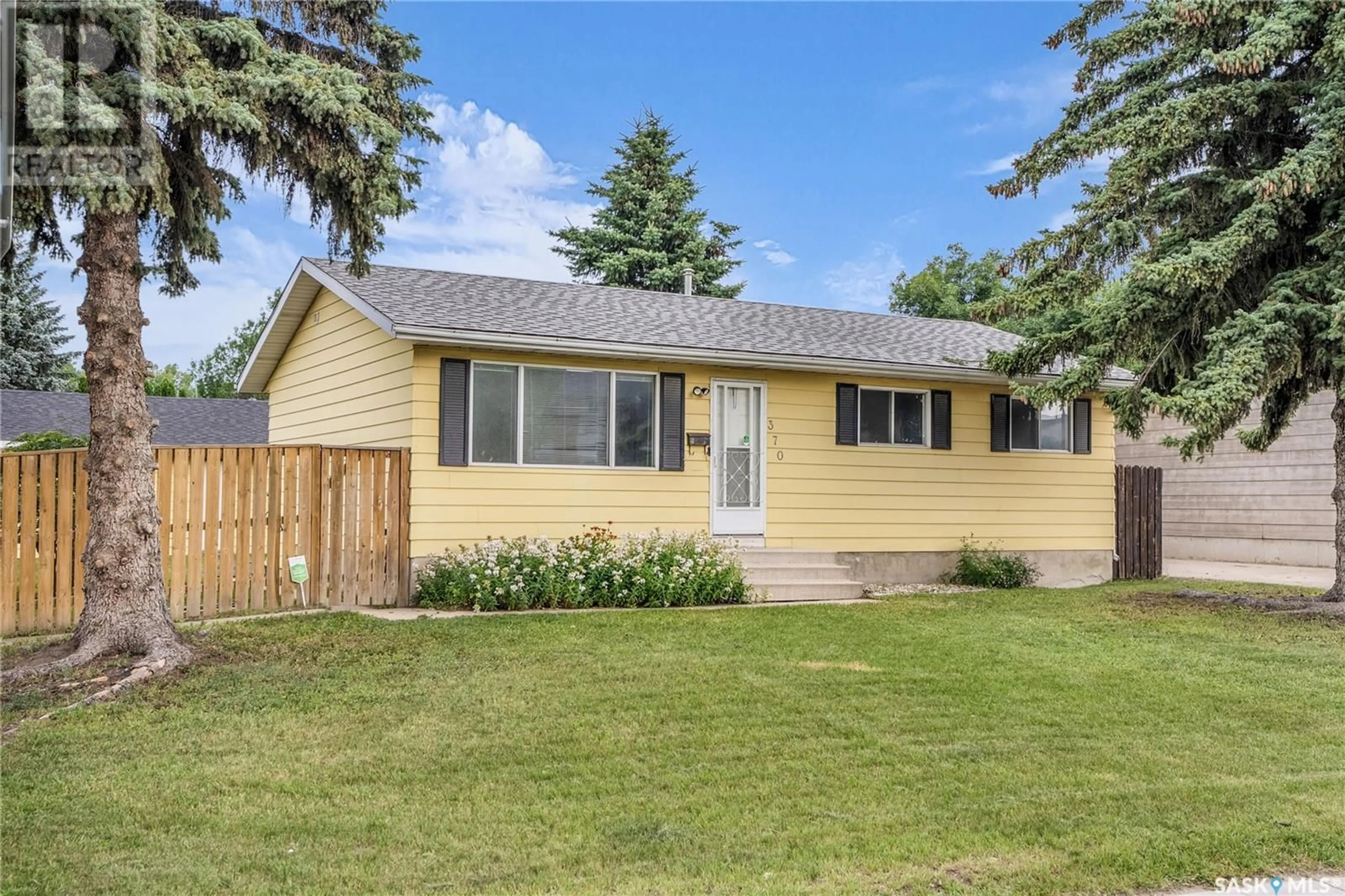 Home with vinyl exterior material, street for 370 PENDYGRASSE ROAD, Saskatoon Saskatchewan S7M4M2