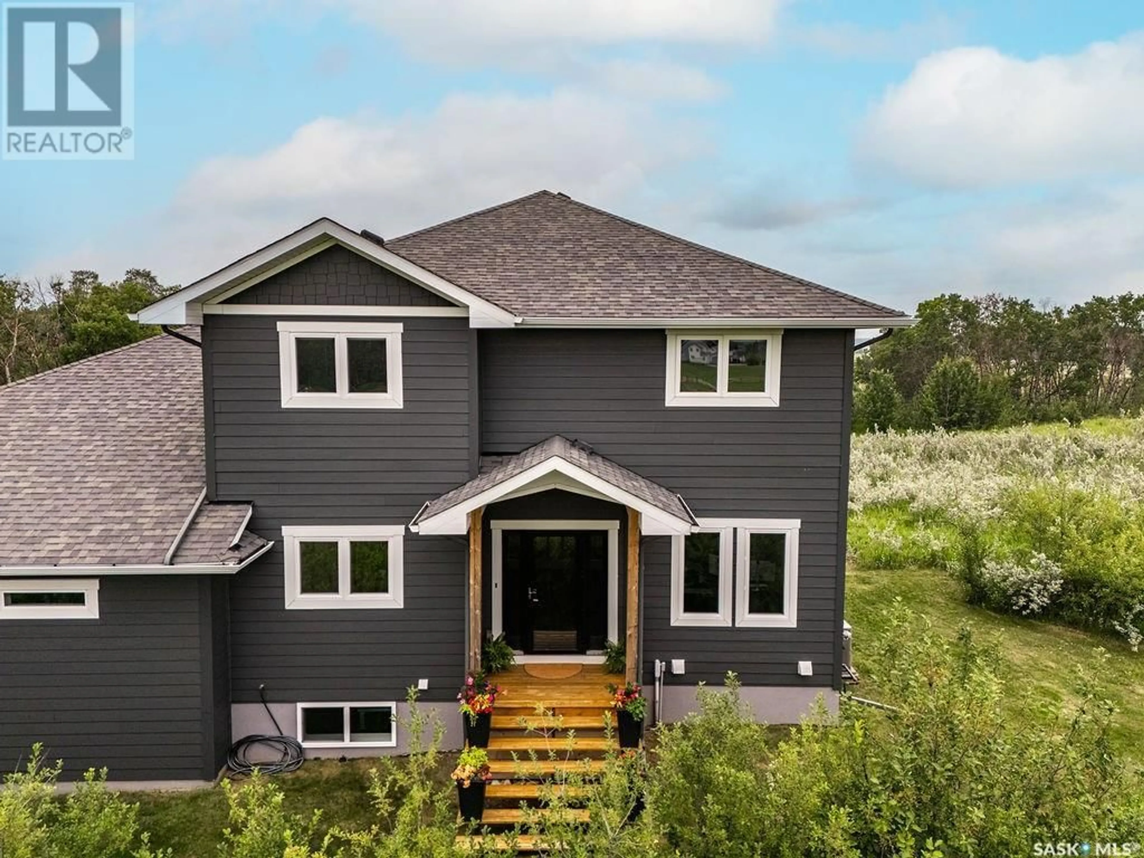 Home with vinyl exterior material, unknown for 6 ELKWOOD DRIVE, Dundurn Rm No. 314 Saskatchewan S7C0C5