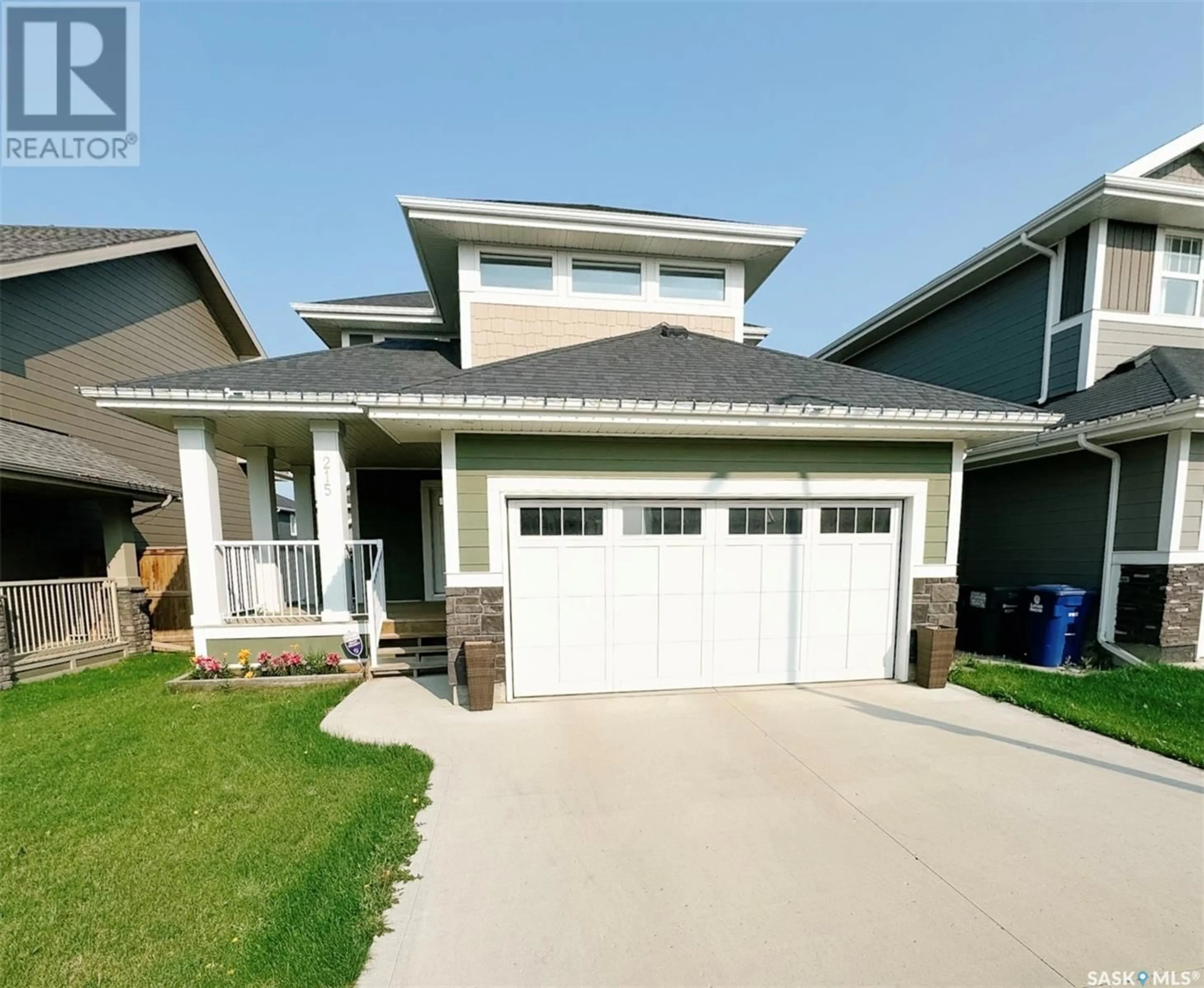 Home with vinyl exterior material, unknown for 215 EATON CRESCENT, Saskatoon Saskatchewan S7V0H4