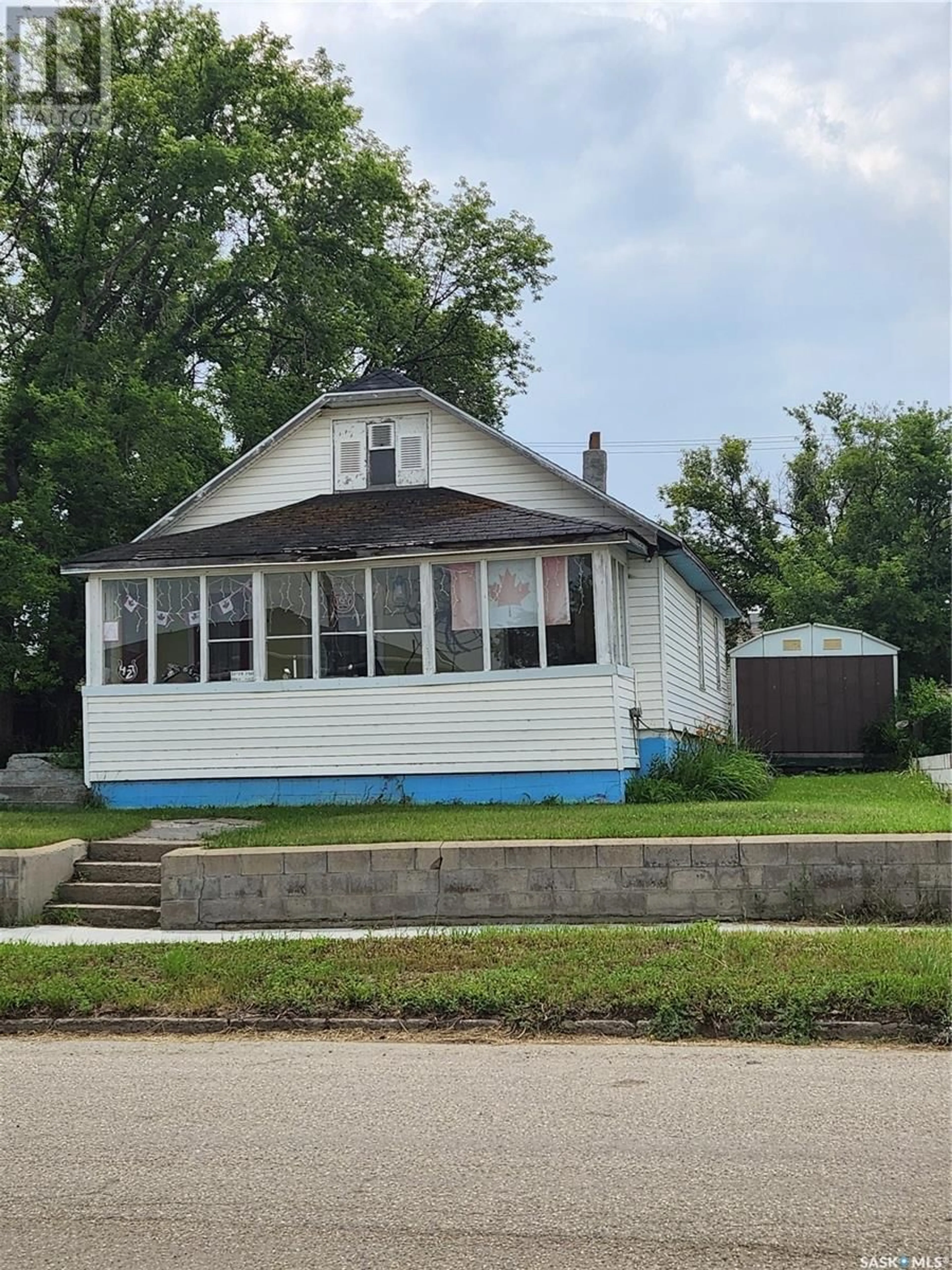 Home with vinyl exterior material, street for 427 HOME STREET, Moose Jaw Saskatchewan S6H4X7