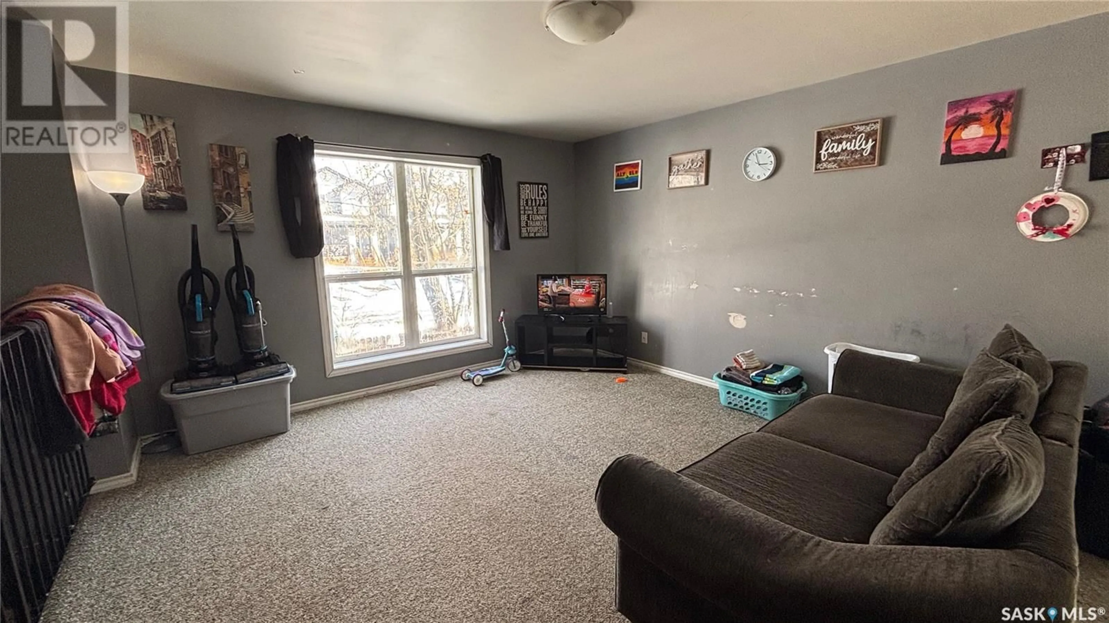 A pic of a room for 409 U AVENUE, Saskatoon Saskatchewan S7M3C4