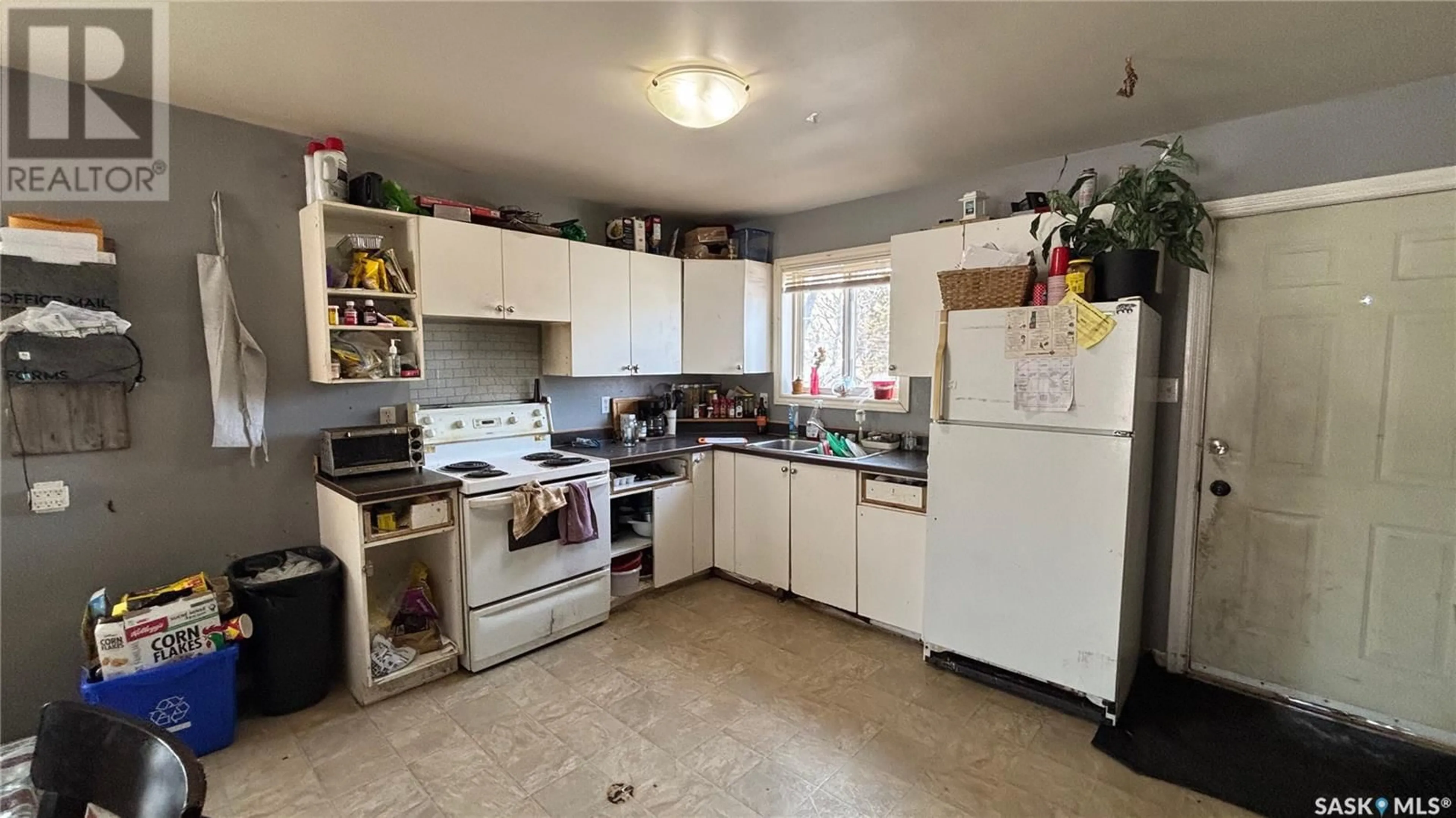 Standard kitchen, ceramic/tile floor for 409 U AVENUE, Saskatoon Saskatchewan S7M3C4