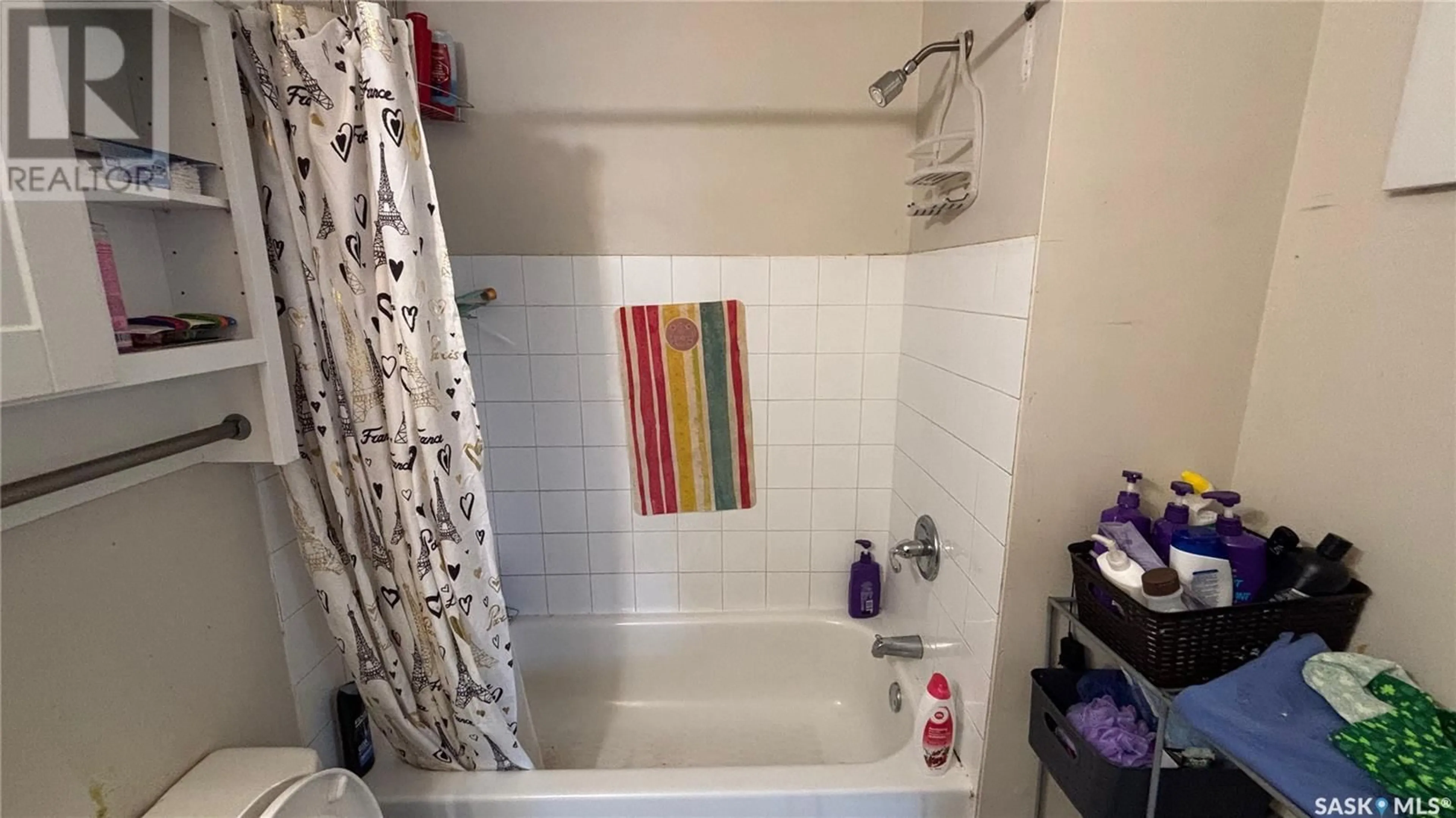 Standard bathroom, unknown for 409 U AVENUE, Saskatoon Saskatchewan S7M3C4