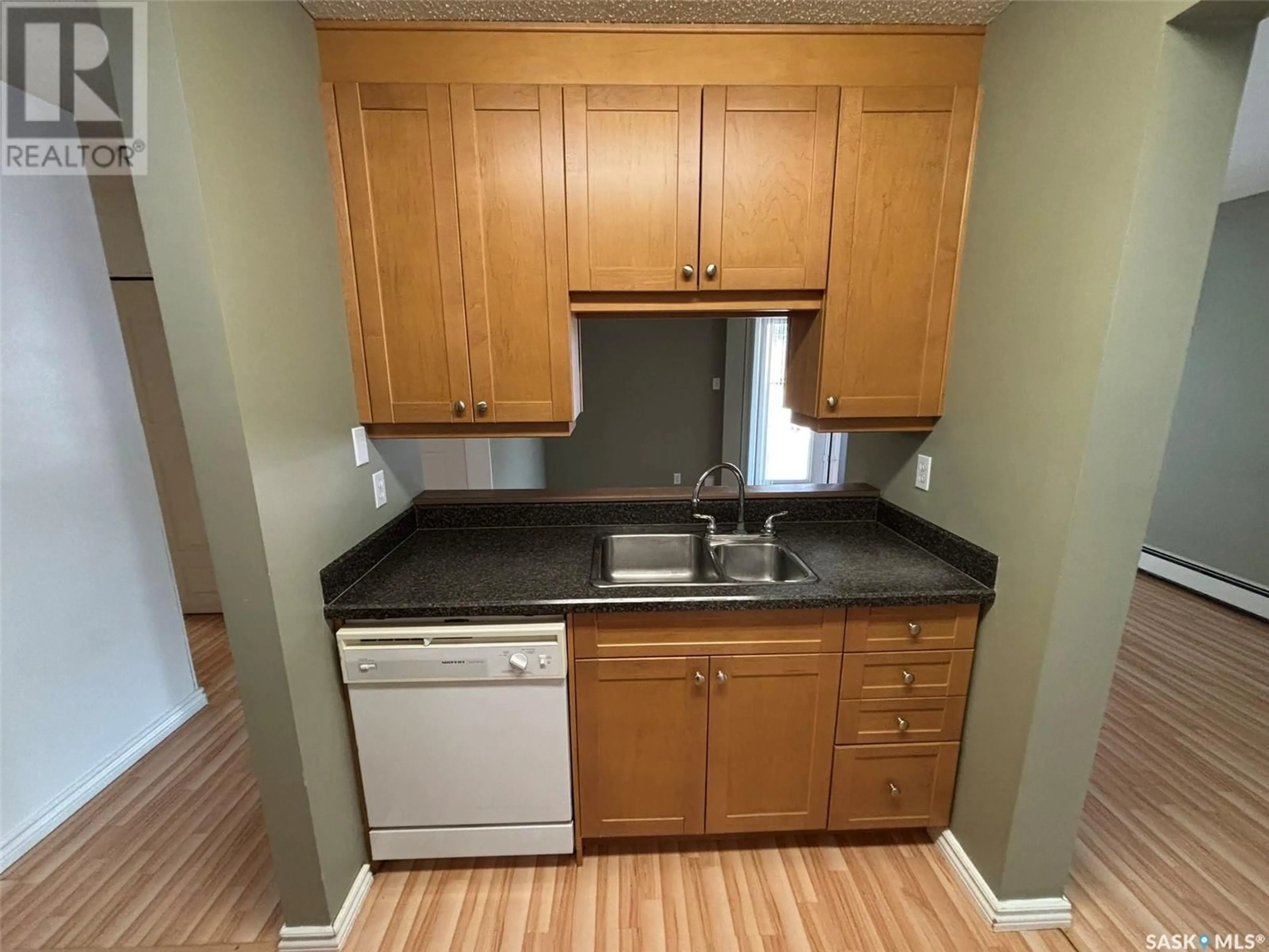 Standard kitchen, unknown for N - 304 431 4TH AVENUE, Saskatoon Saskatchewan S7K2M4
