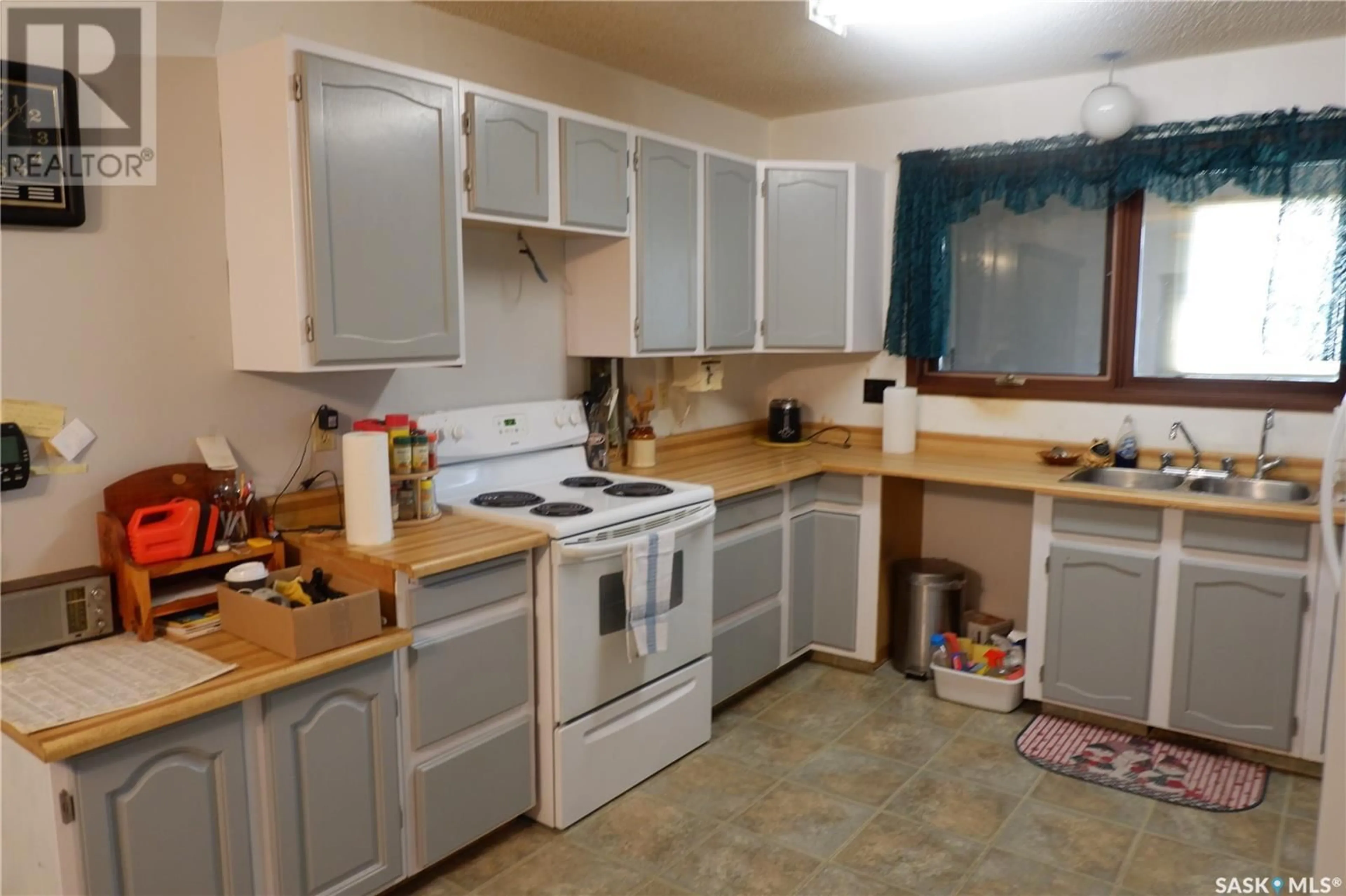 Standard kitchen, unknown for 235 KING STREET, Coronach Saskatchewan S0H0Z0