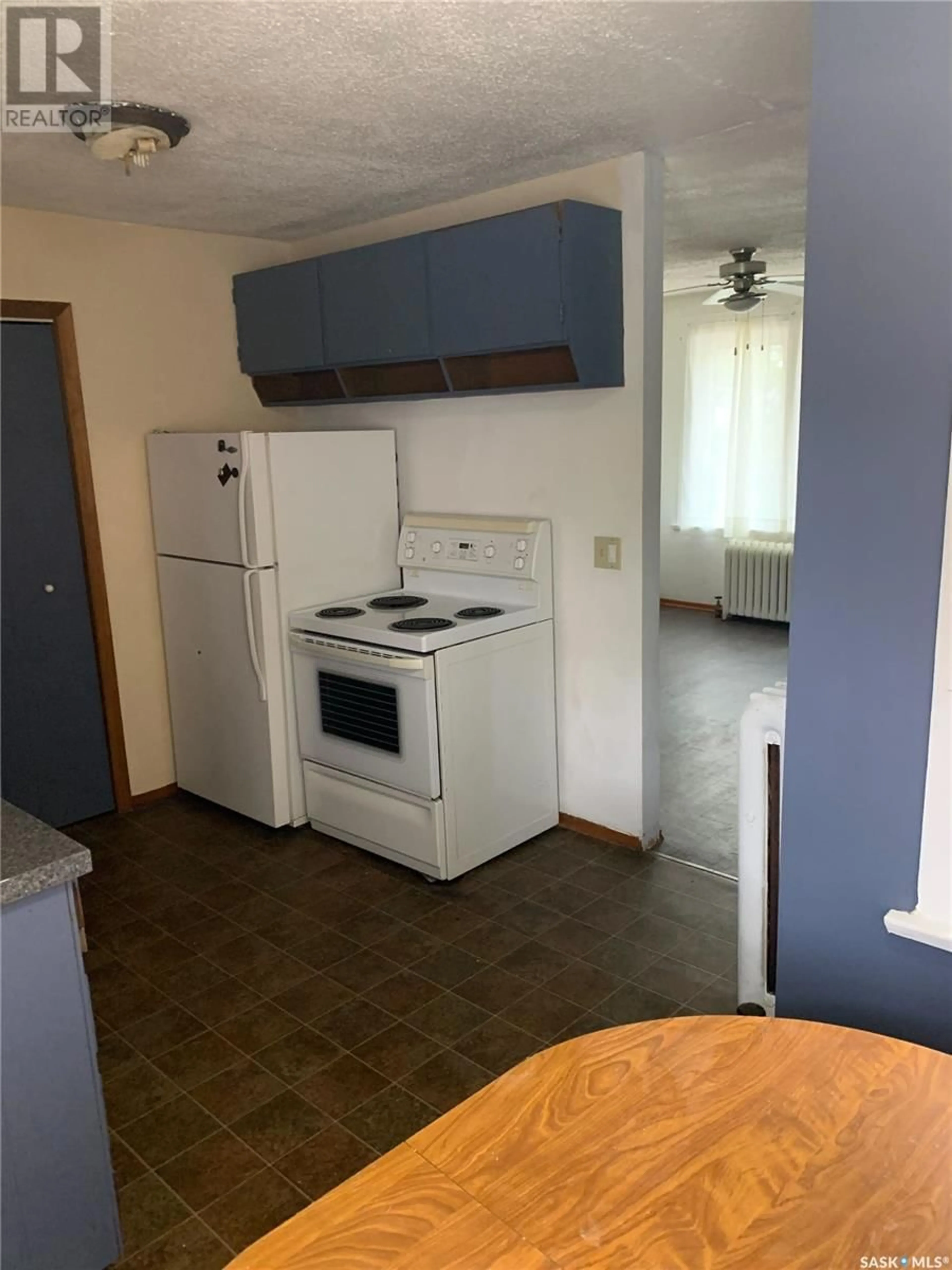 Standard kitchen, unknown for 2346 WINNIPEG STREET, Regina Saskatchewan S4P1H3