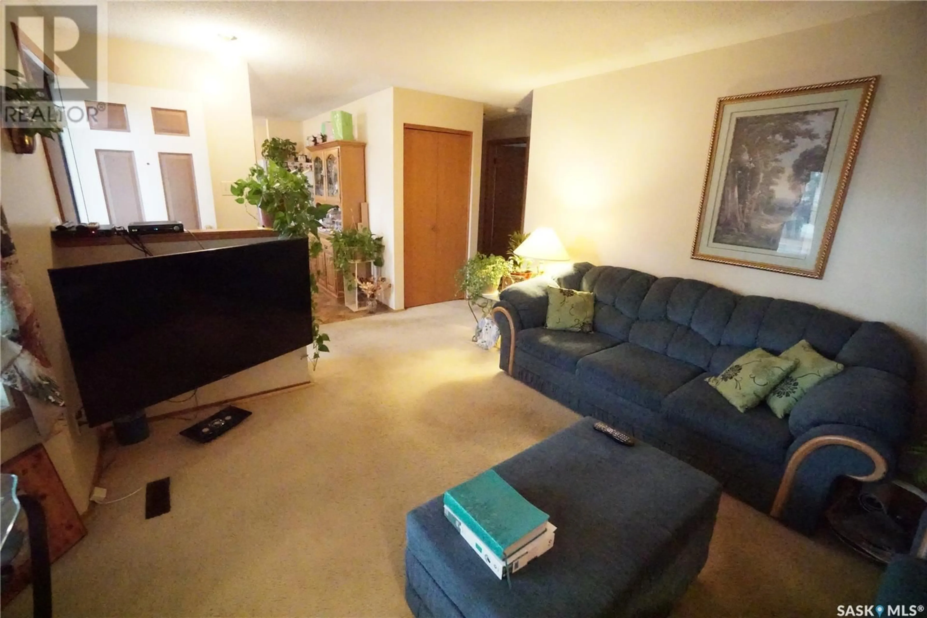 Living room with furniture, unknown for 986 GARRY STREET, Regina Saskatchewan S4X2N1