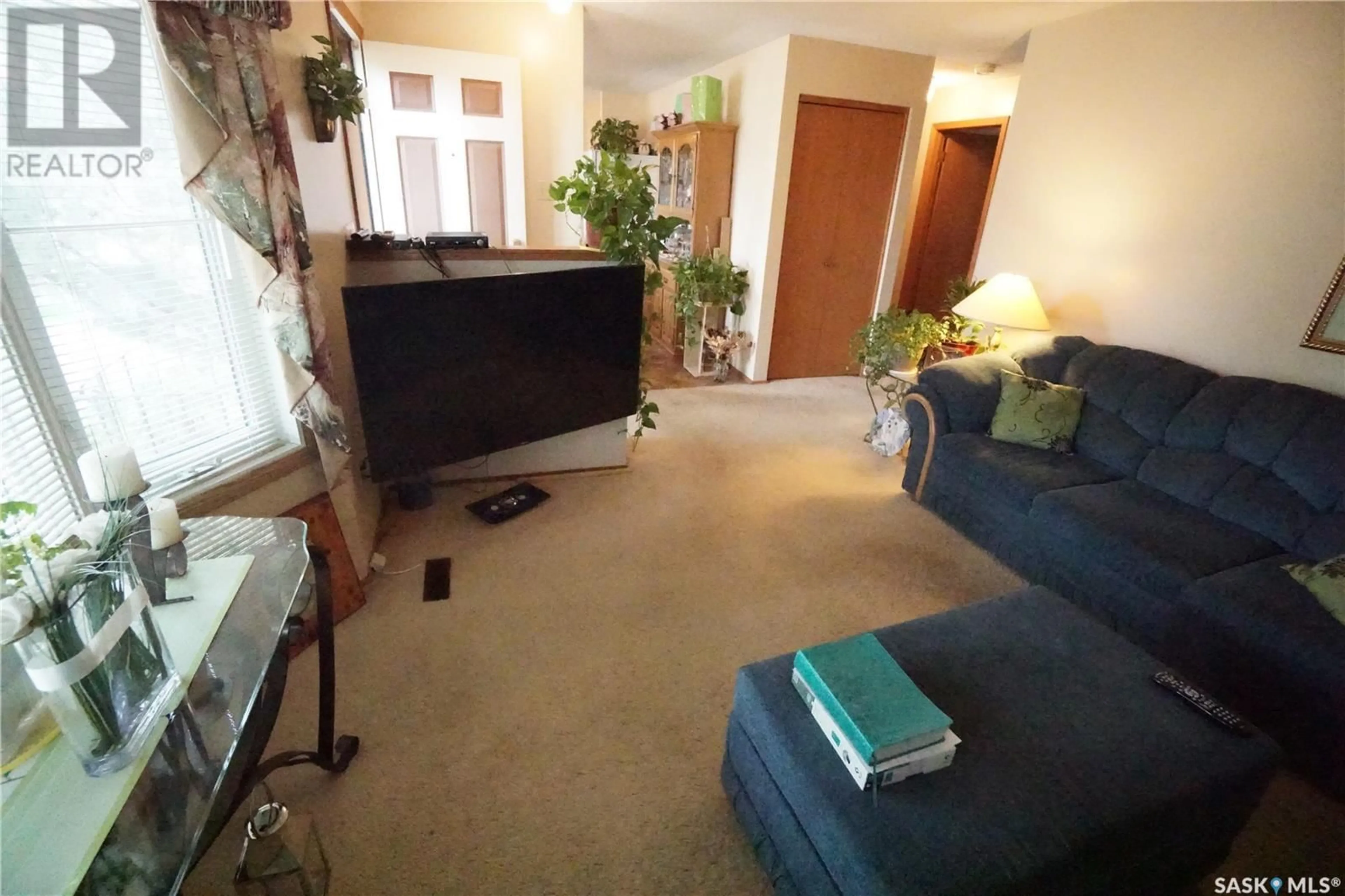 Living room with furniture, unknown for 986 GARRY STREET, Regina Saskatchewan S4X2N1