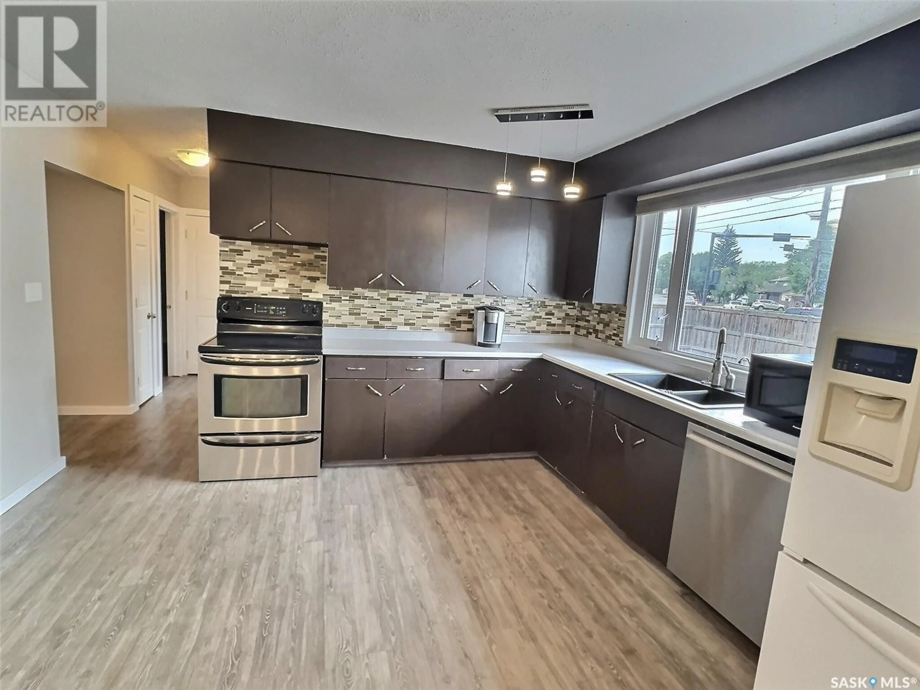 Open concept kitchen, unknown for 264 DUNCAN ROAD, Estevan Saskatchewan S4A0A4
