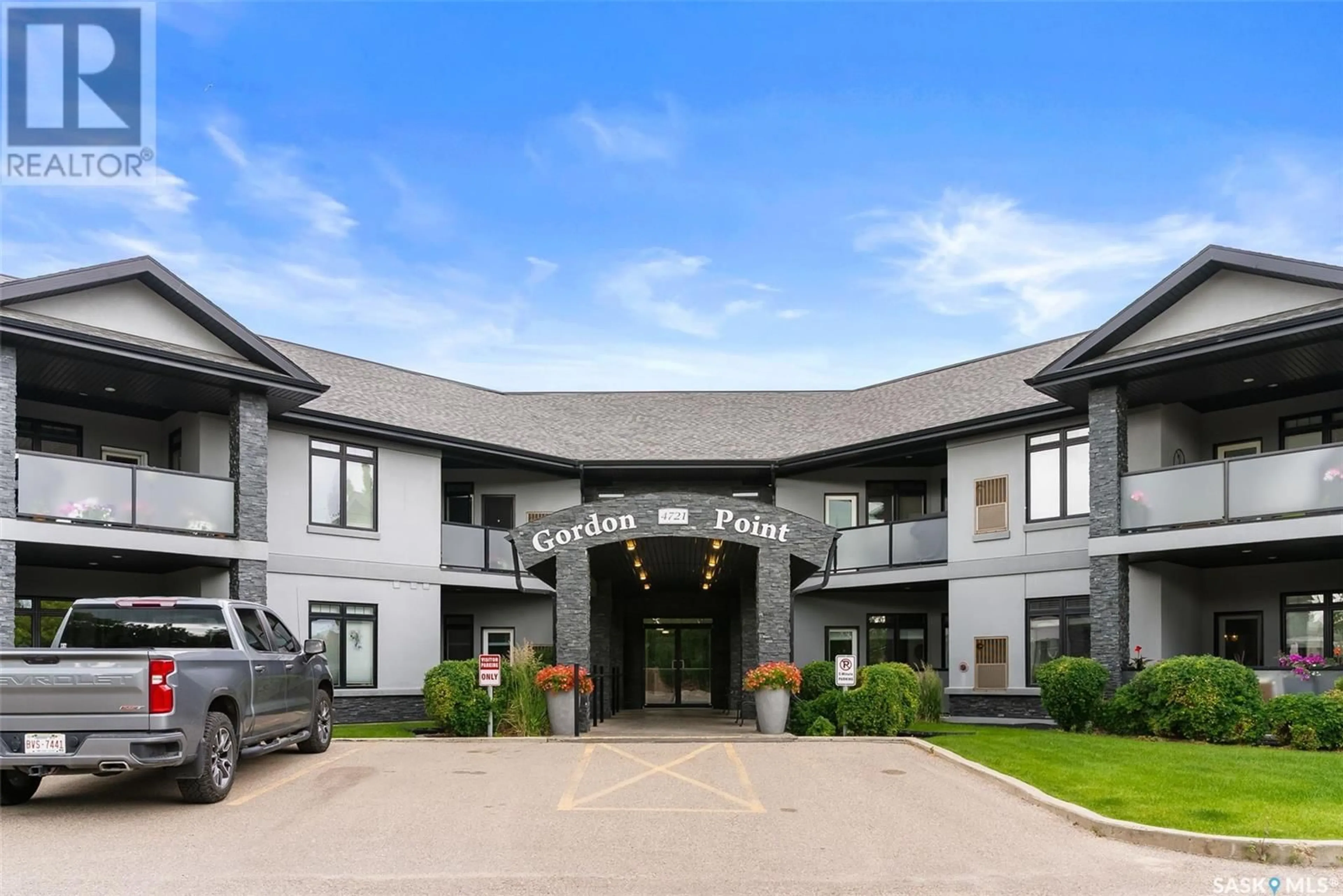 Indoor foyer for 4721 - 115 MCTAVISH STREET, Regina Saskatchewan S4S6H2