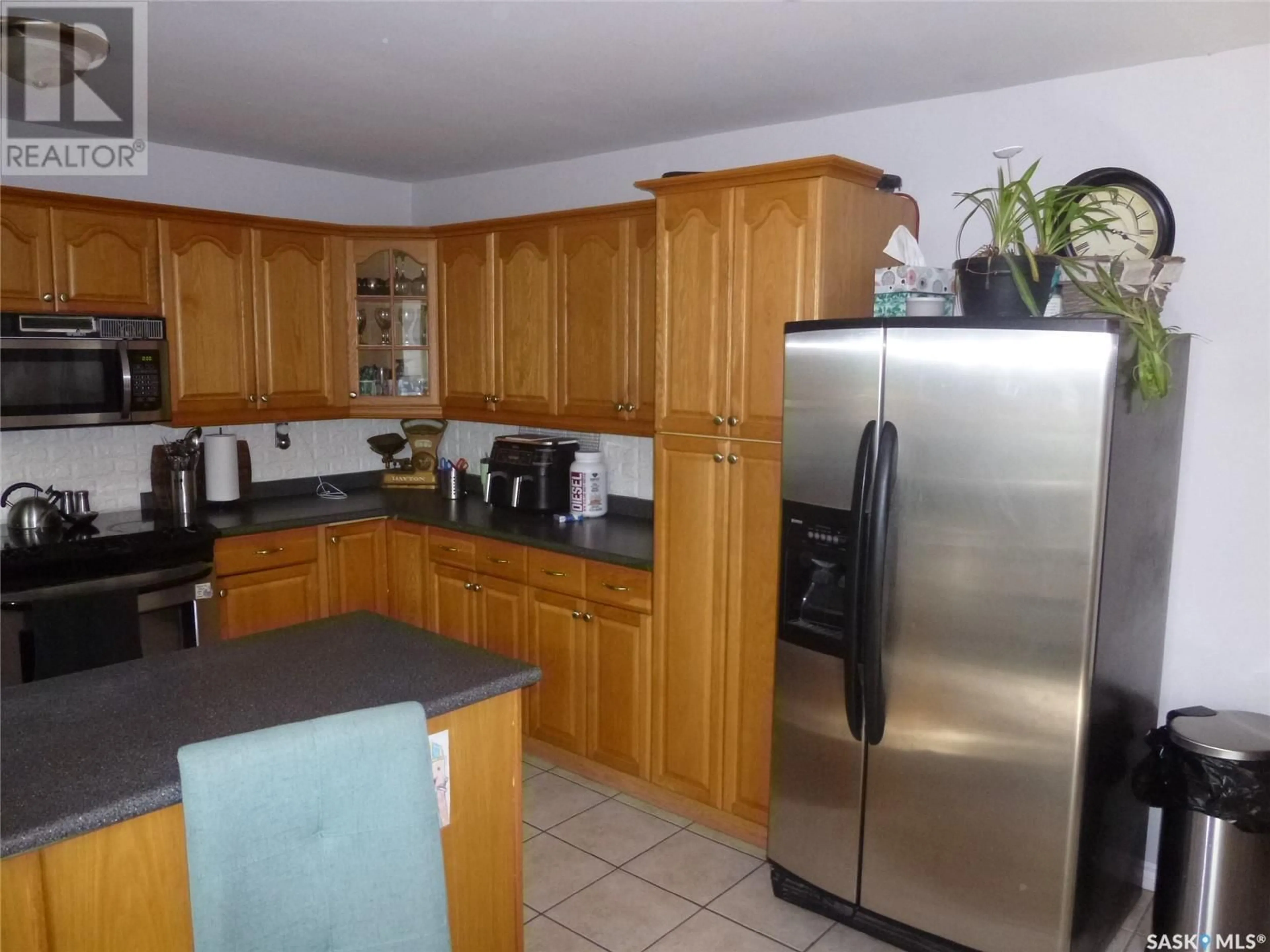 Standard kitchen, unknown for 79 SIBBALD CRESCENT, Regina Saskatchewan S4T7L6