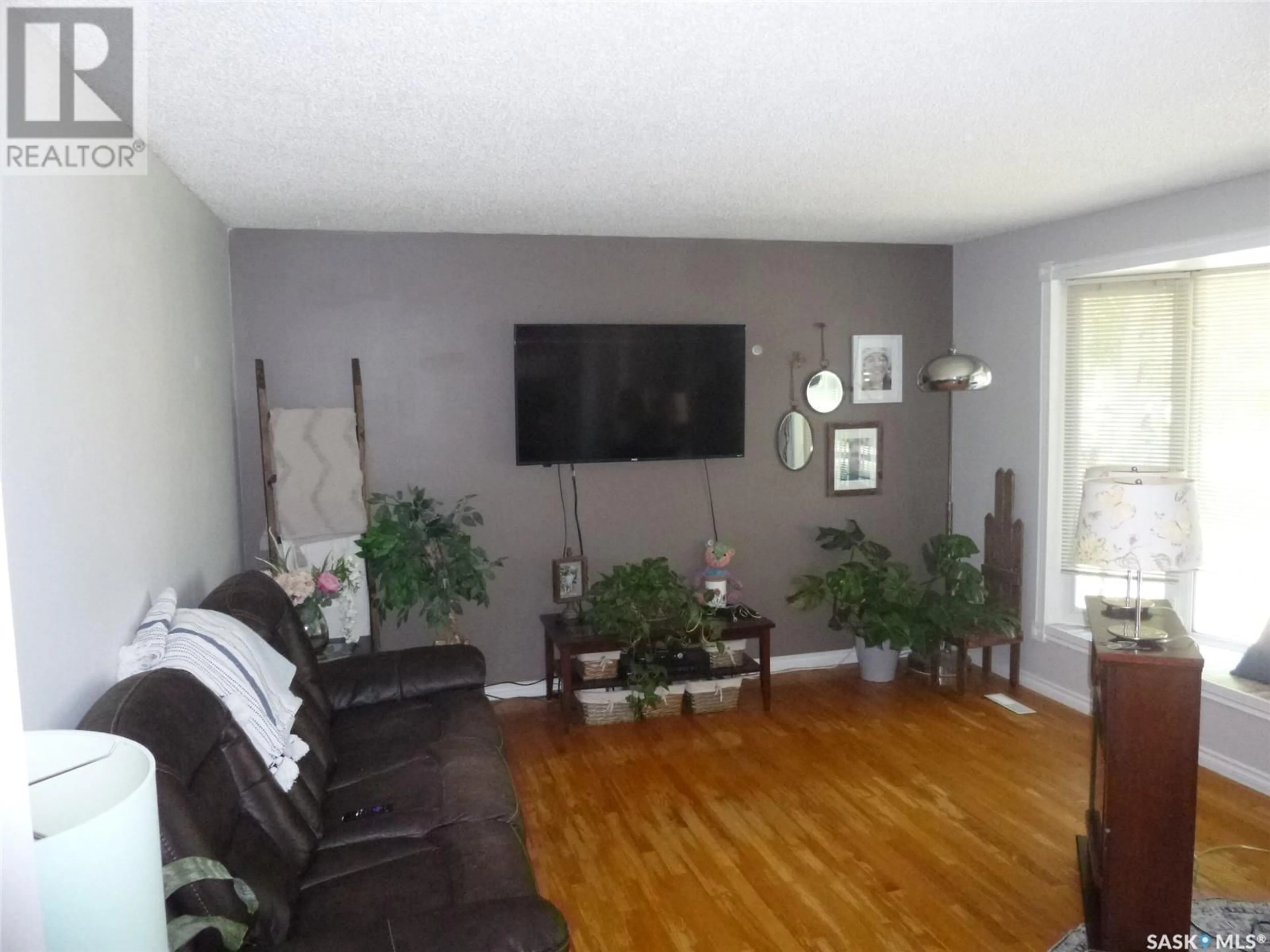 Living room with furniture, wood/laminate floor for 79 SIBBALD CRESCENT, Regina Saskatchewan S4T7L6