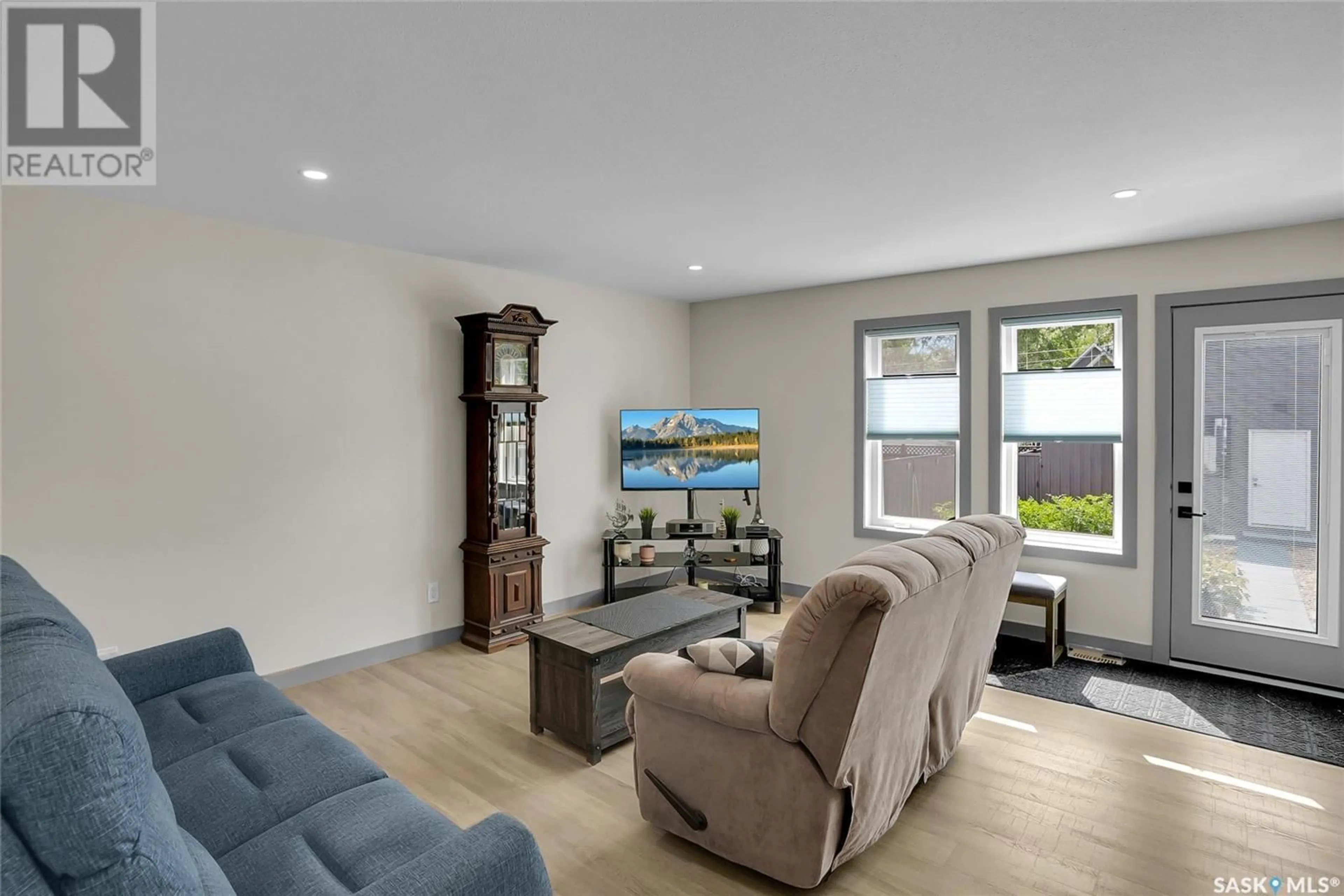 Living room with furniture, unknown for 1164 WILLOW AVENUE, Moose Jaw Saskatchewan S6H1G8