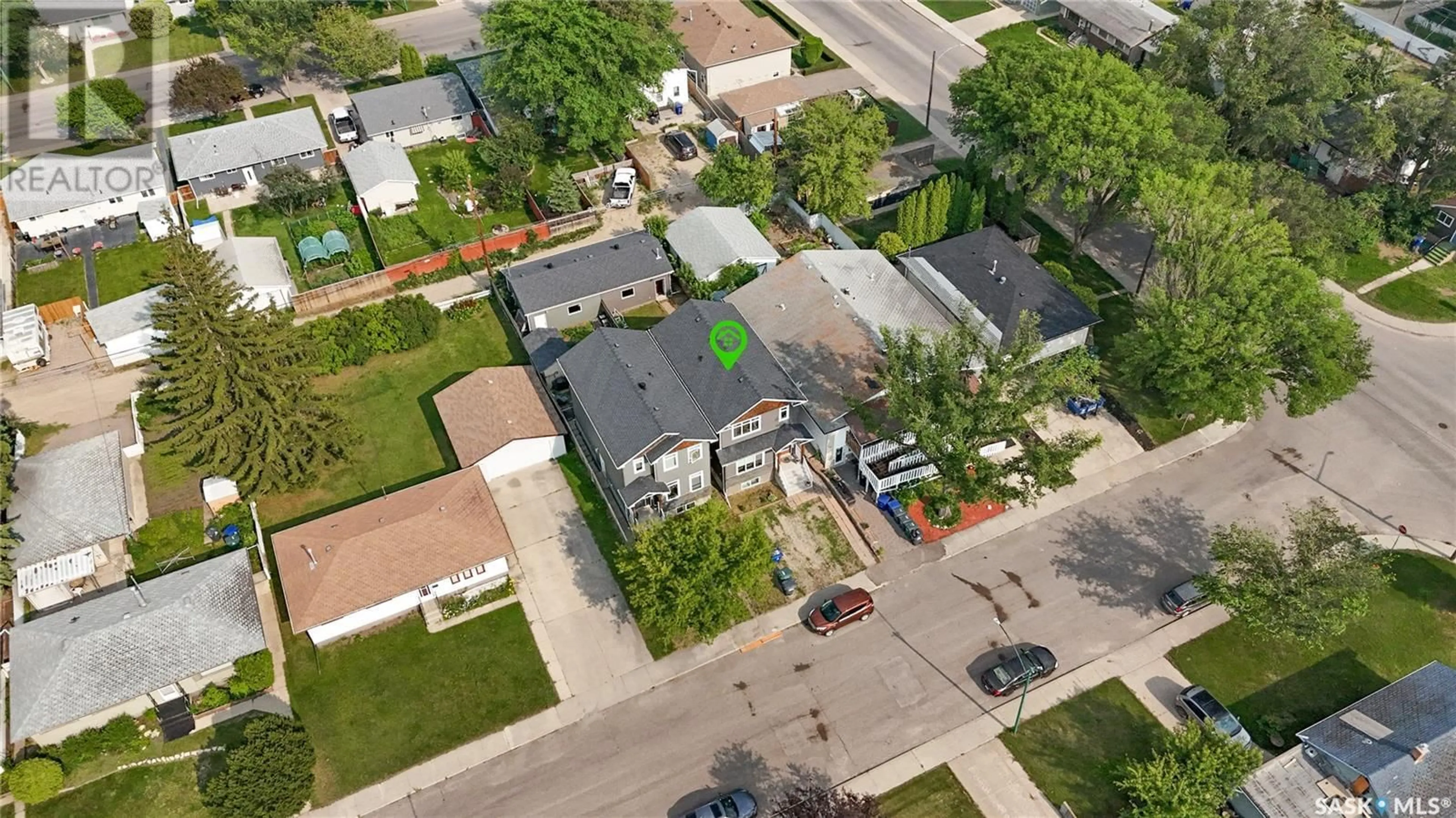A pic from outside/outdoor area/front of a property/back of a property/a pic from drone, street for 232 MONTREAL AVENUE, Saskatoon Saskatchewan S7M3K8