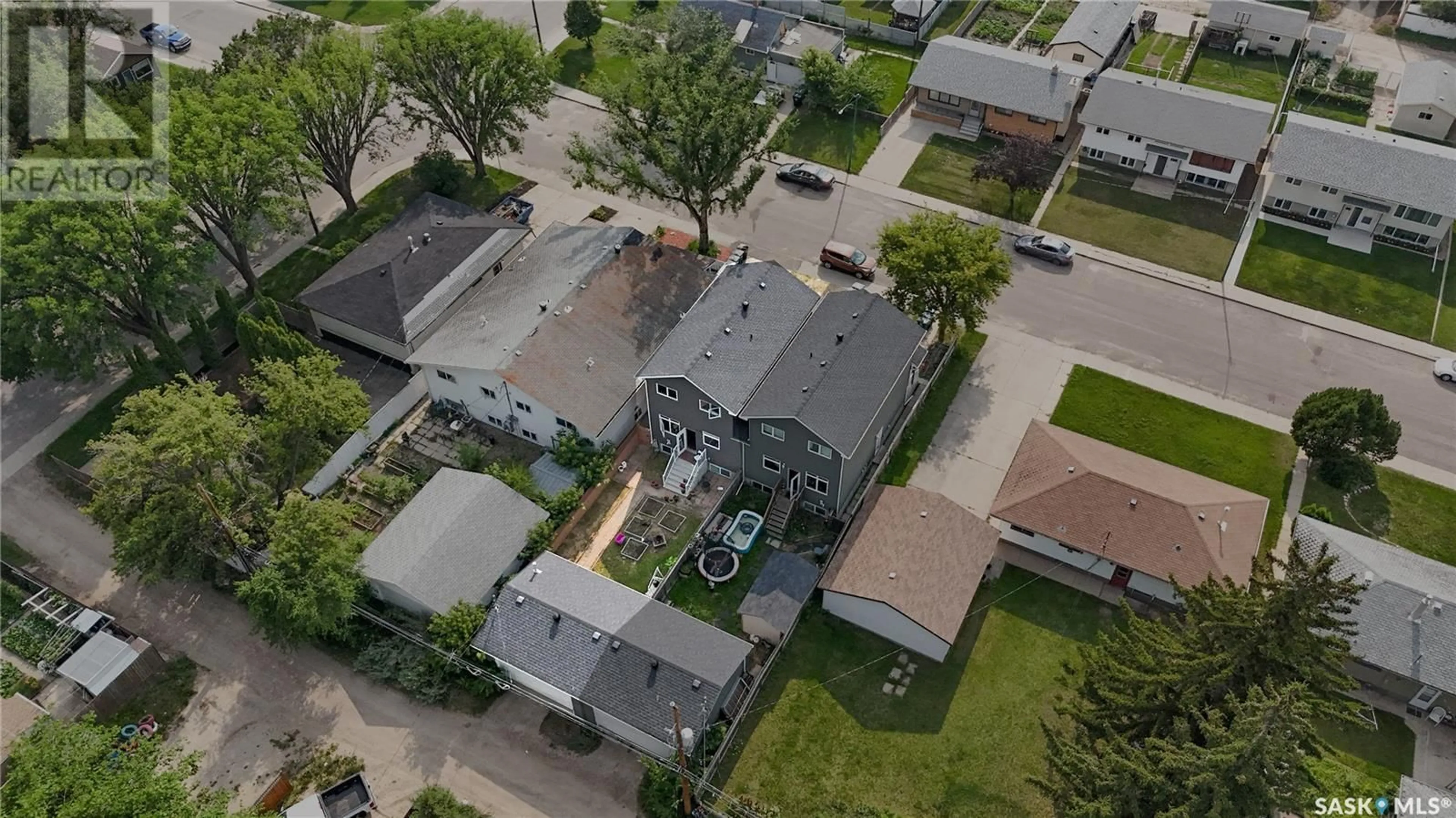 A pic from outside/outdoor area/front of a property/back of a property/a pic from drone, street for 232 MONTREAL AVENUE, Saskatoon Saskatchewan S7M3K8