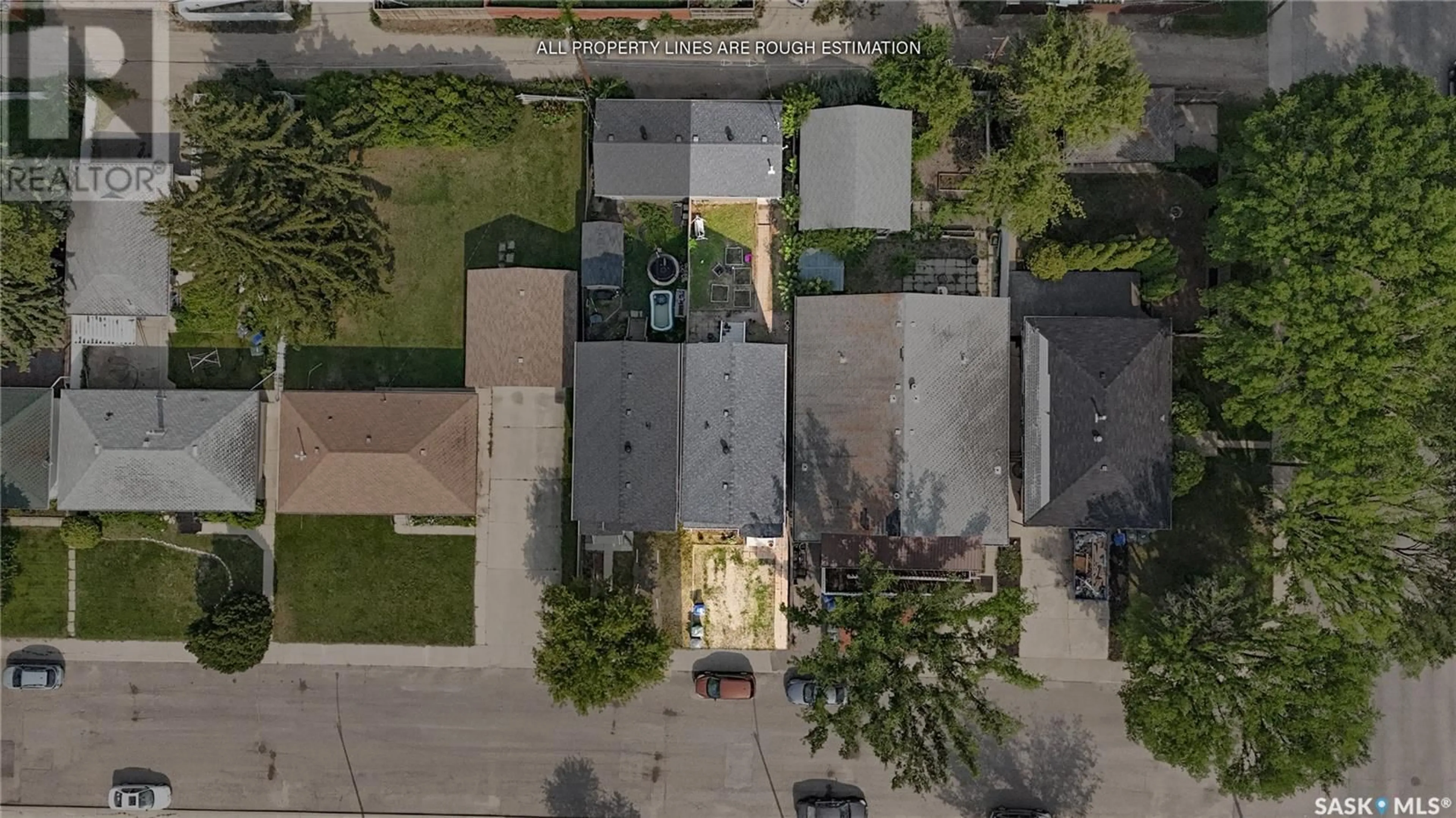 A pic from outside/outdoor area/front of a property/back of a property/a pic from drone, street for 232 MONTREAL AVENUE, Saskatoon Saskatchewan S7M3K8