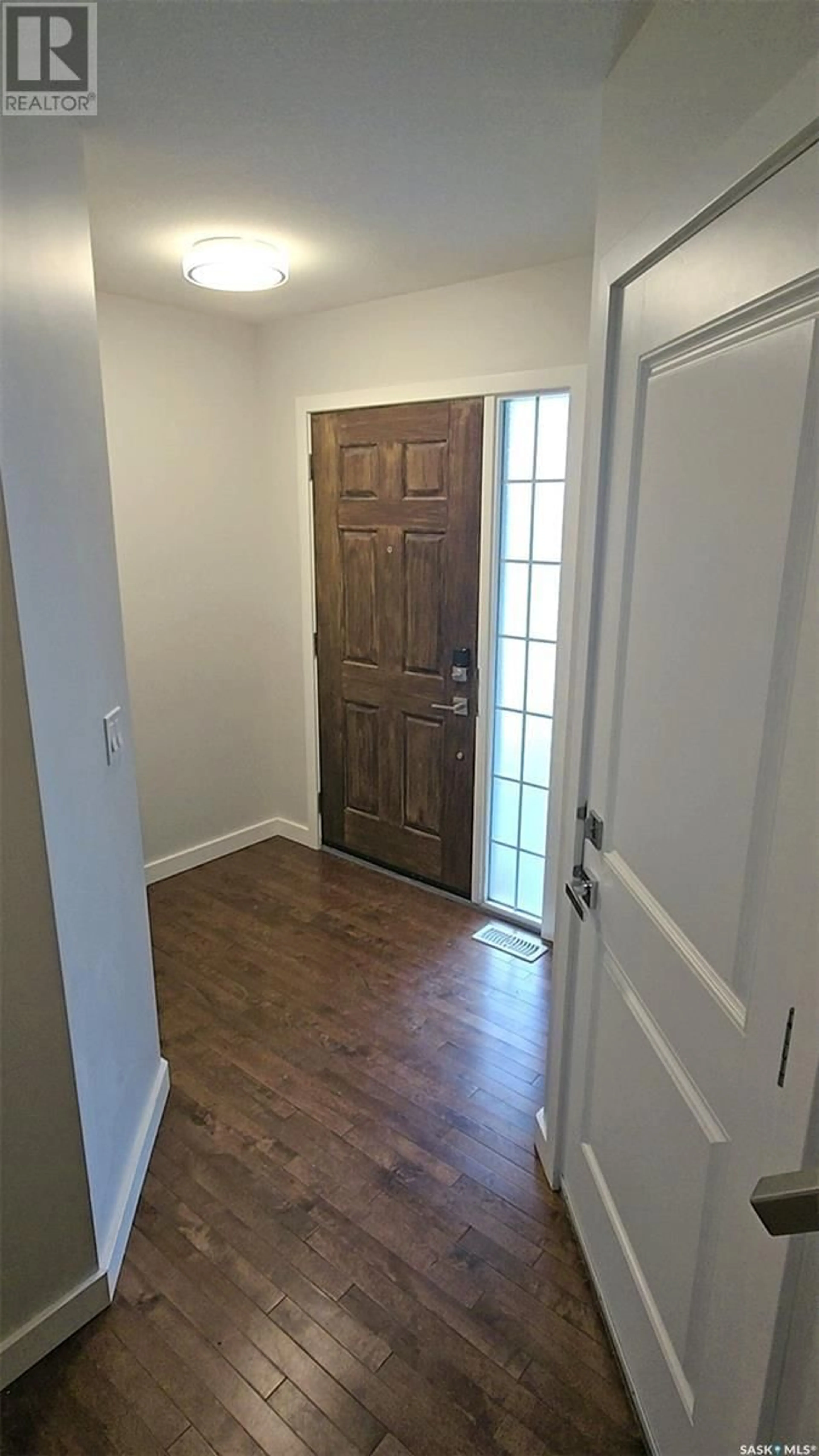 Indoor entryway for 502 455 REMPEL LANE, Saskatoon Saskatchewan S7T0R8