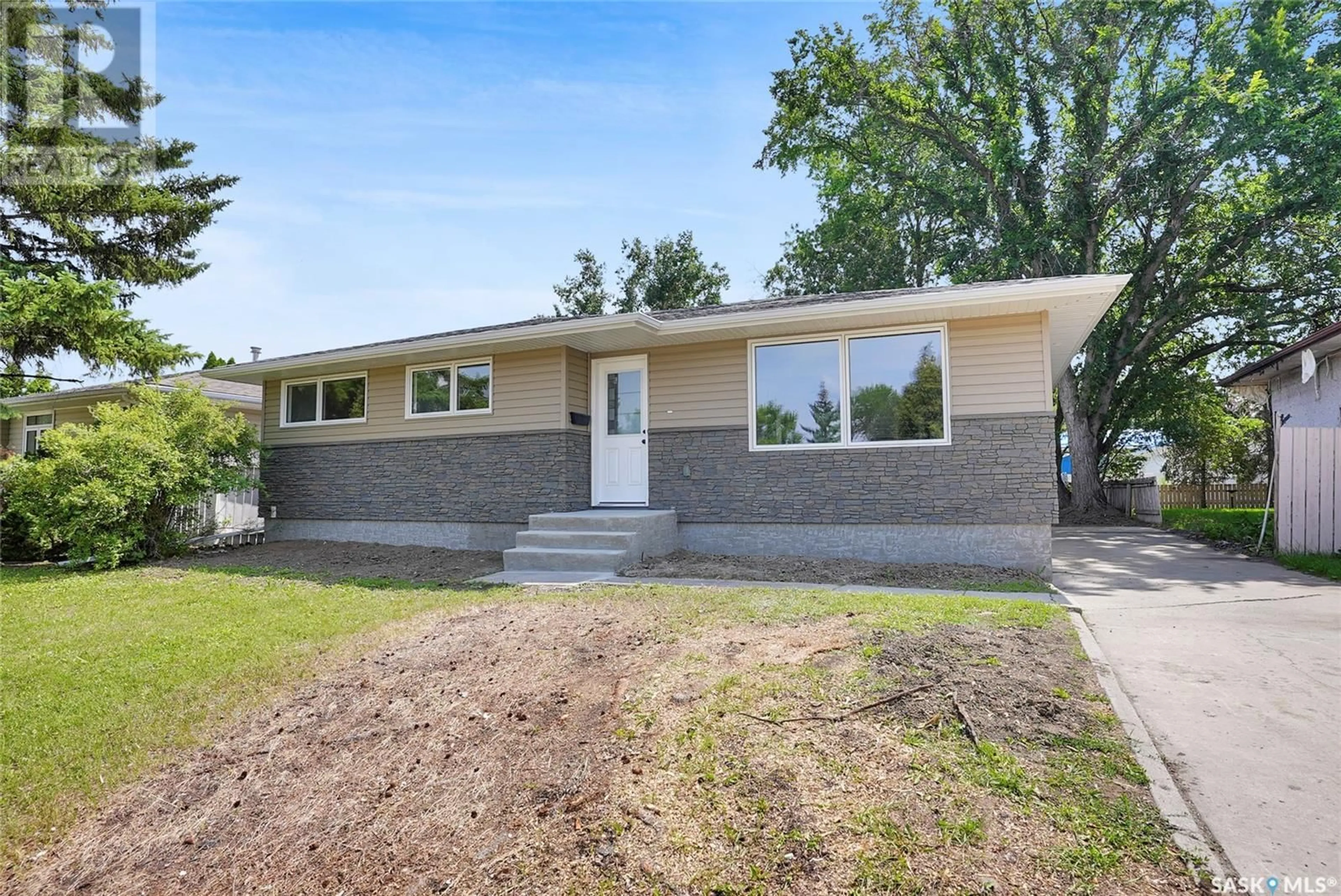 Home with brick exterior material, street for 1049 SIMCOE STREET, Moose Jaw Saskatchewan S6H3J3