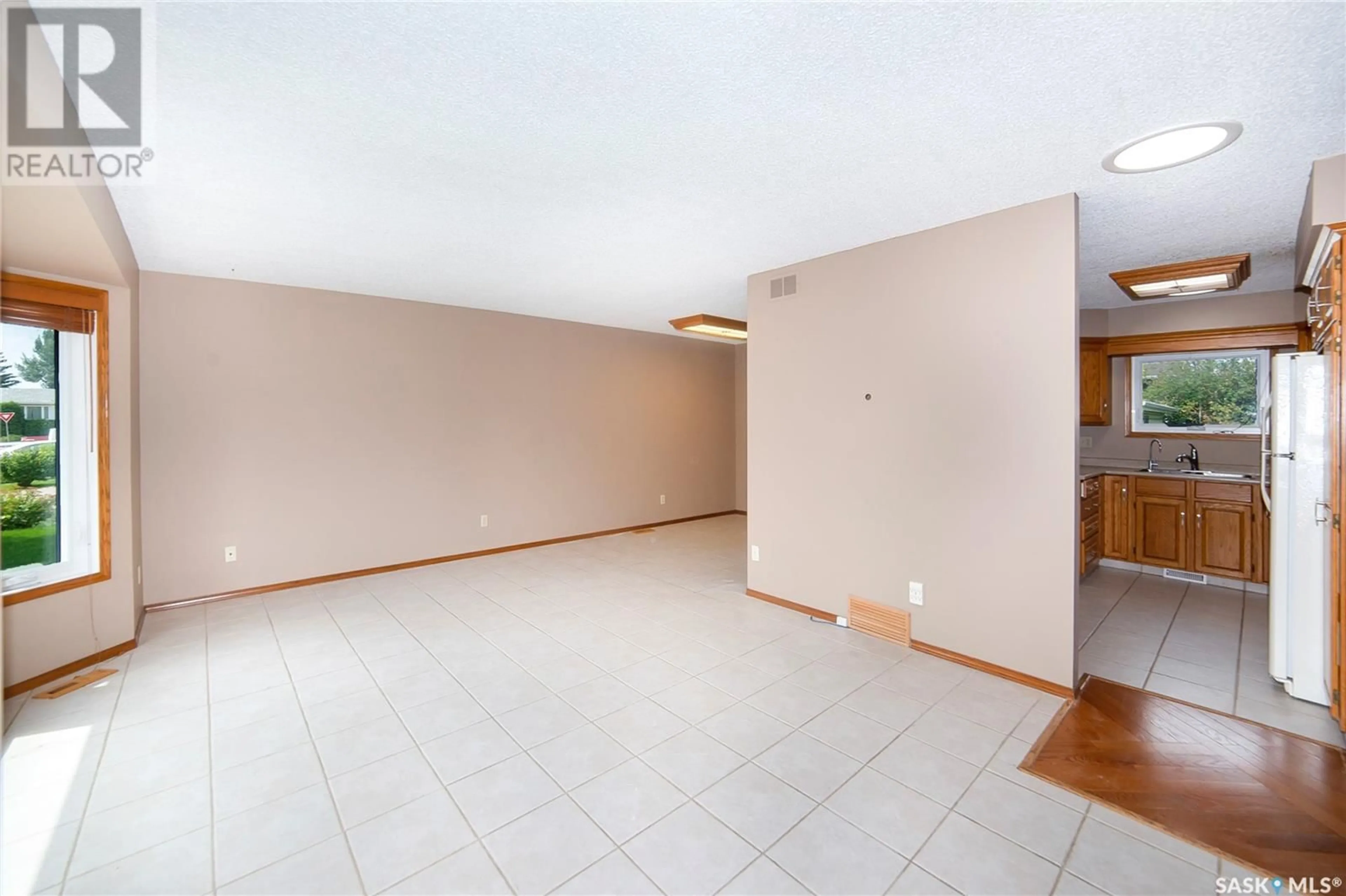 Unknown for 215 HOGG WAY, Saskatoon Saskatchewan S7N3W4